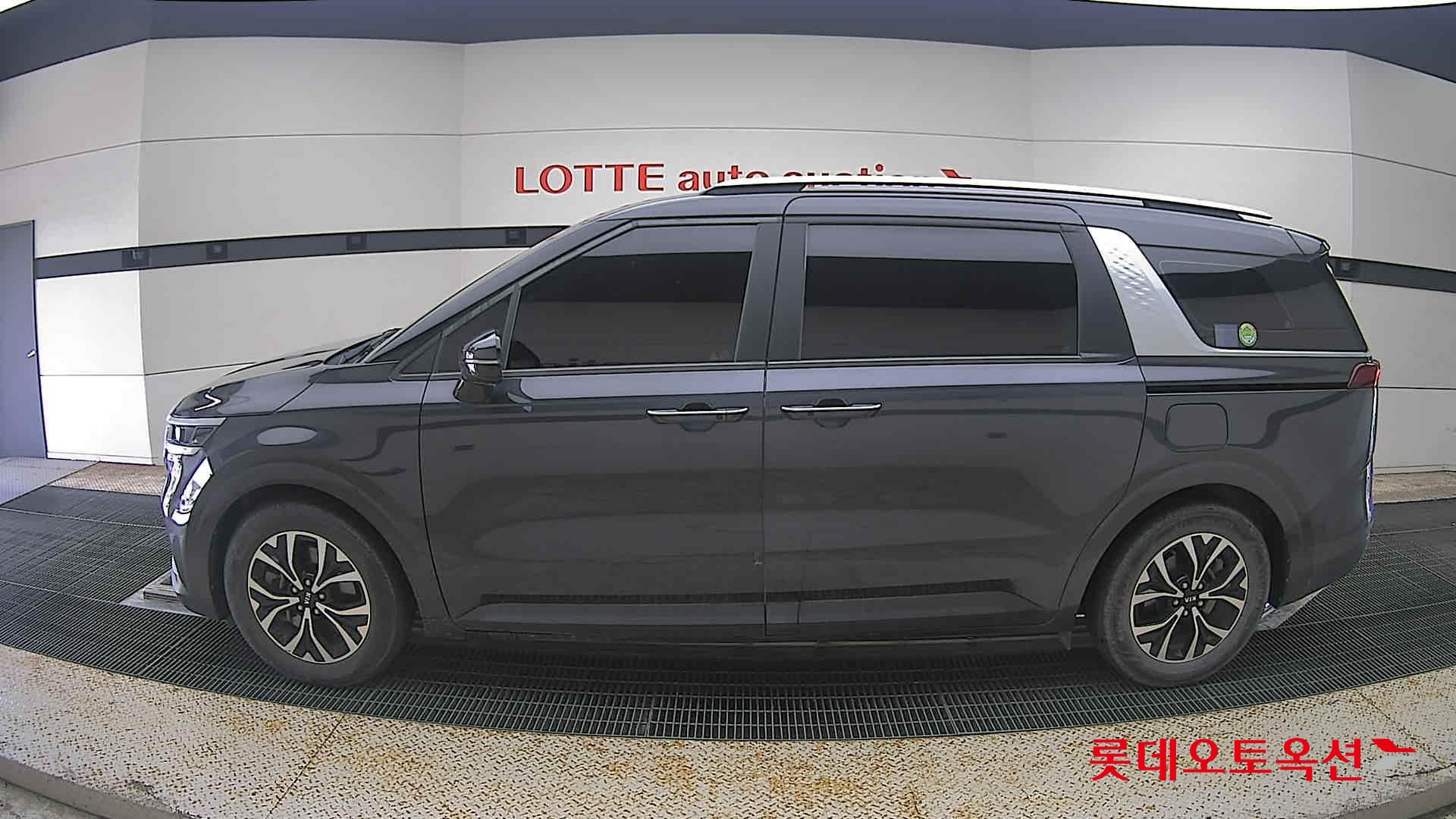 2021 - kia carnival