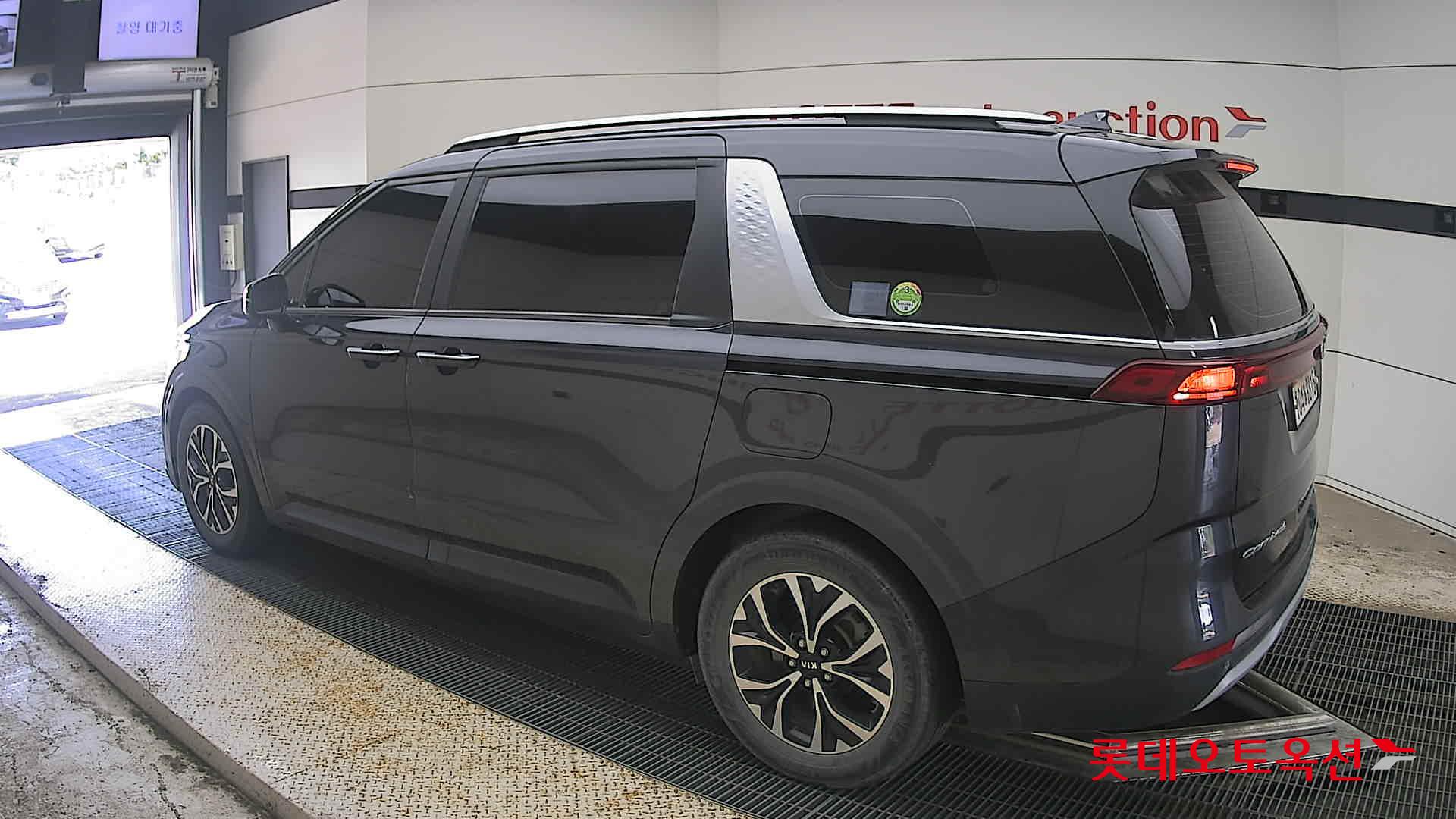 2021 - kia carnival