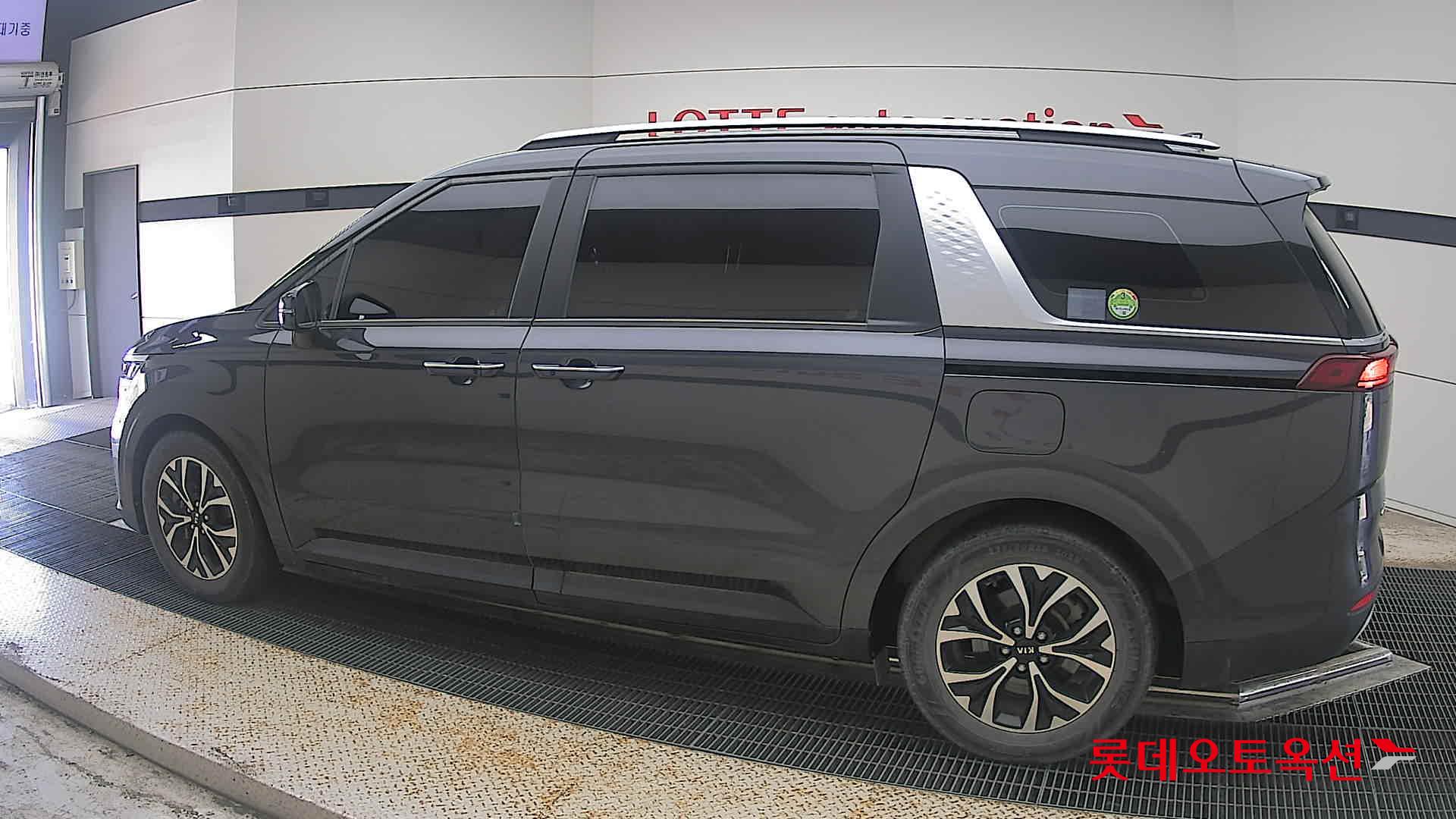 2021 - kia carnival