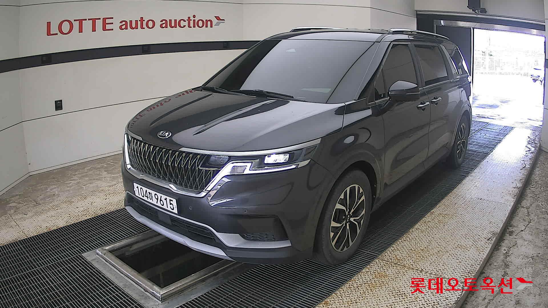 2021 - kia carnival