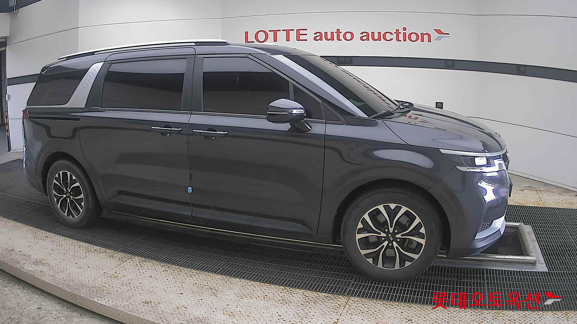 2021 - kia carnival