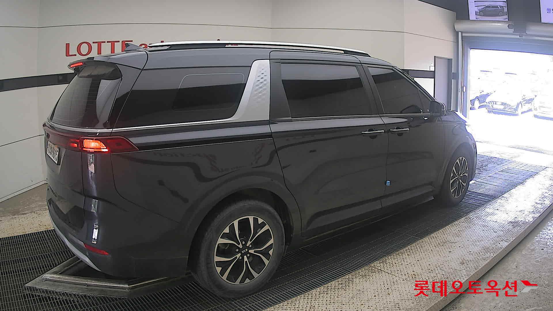 2021 - kia carnival