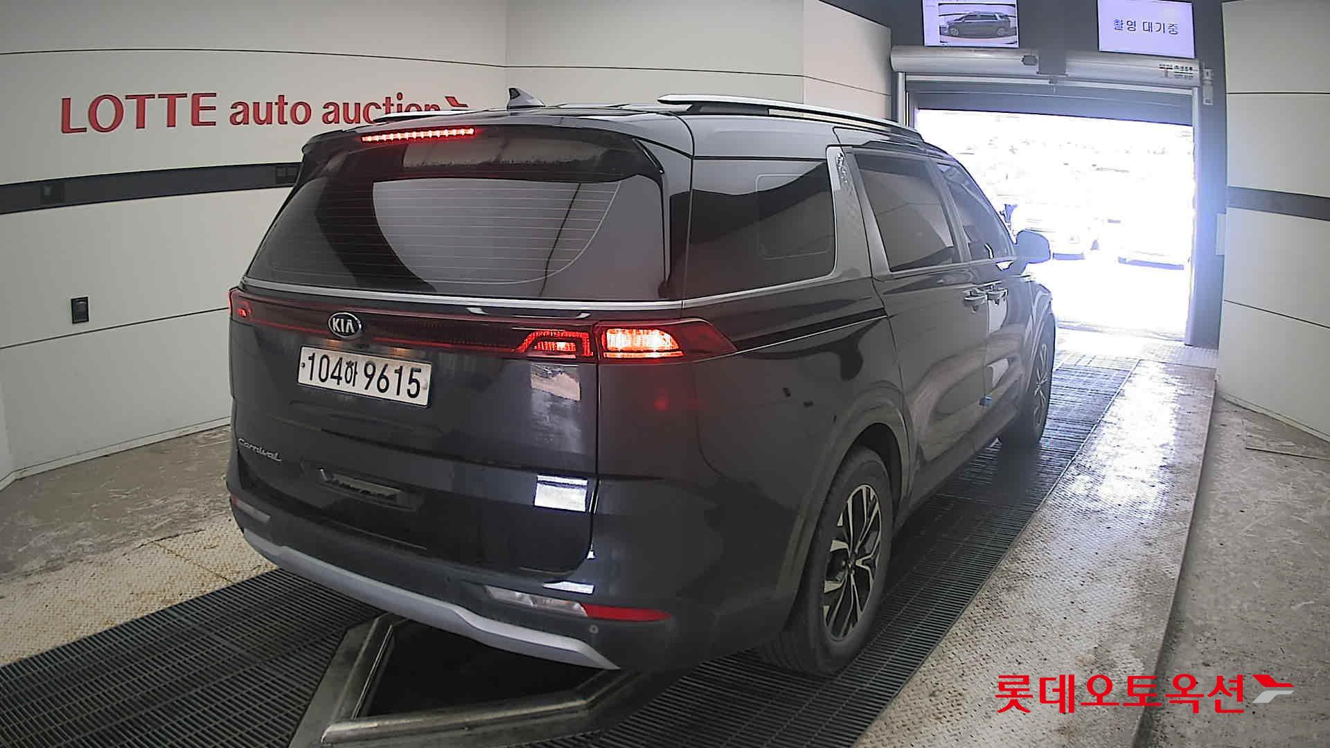 2021 - kia carnival