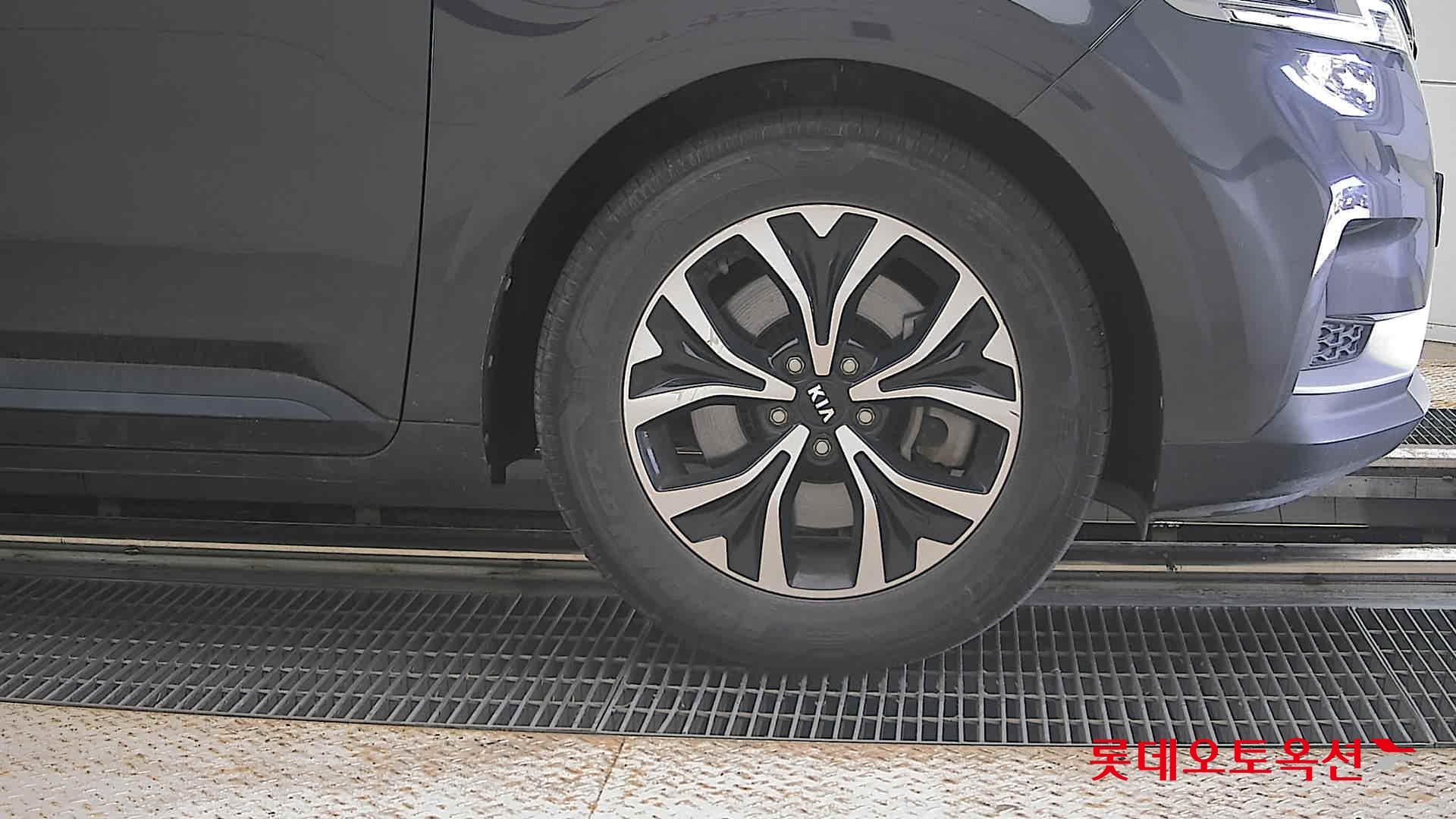 2021 - kia carnival