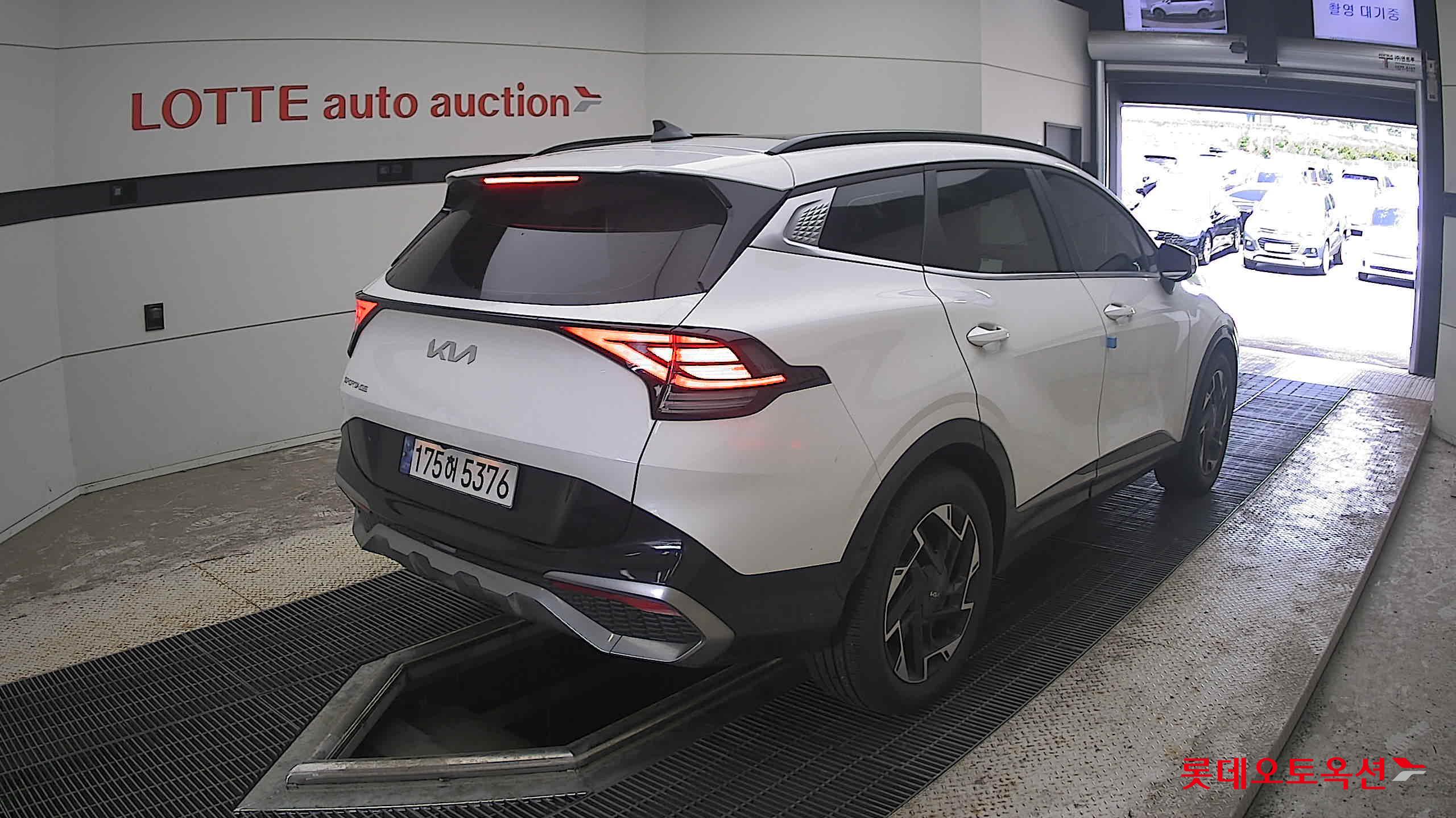 2023 - kia sportage