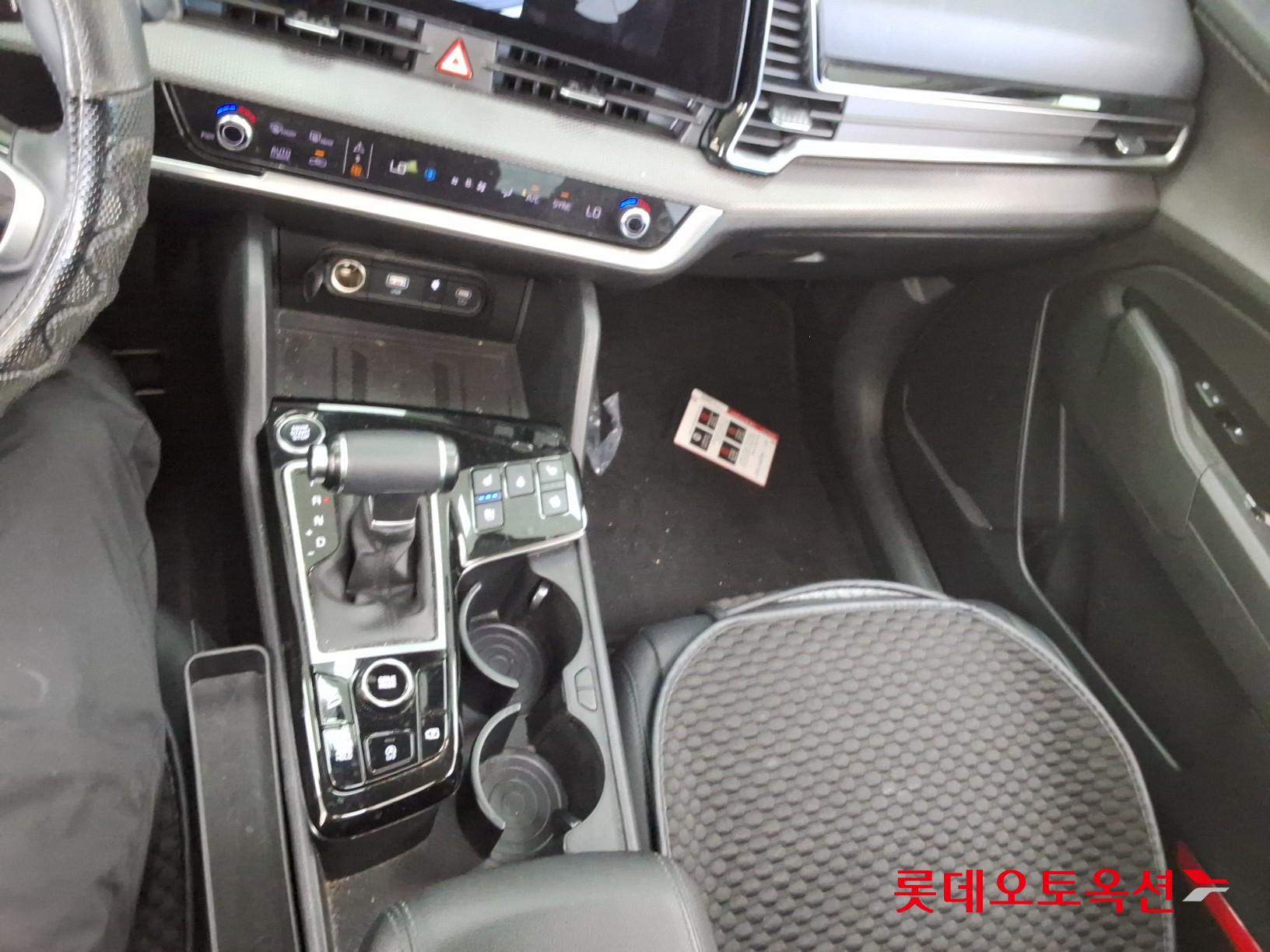 2023 - kia sportage