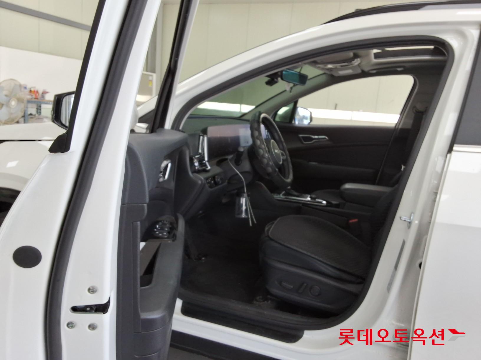 2023 - kia sportage