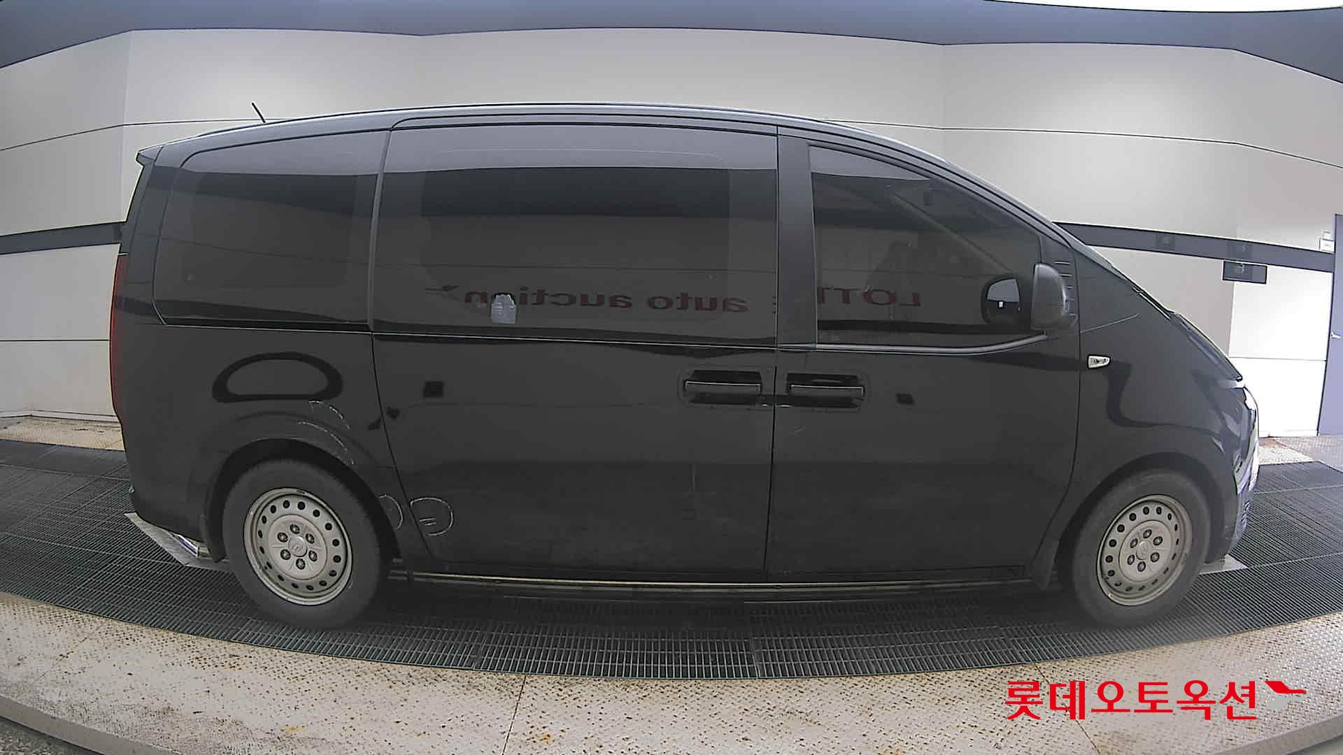 2022 - hyundai staria