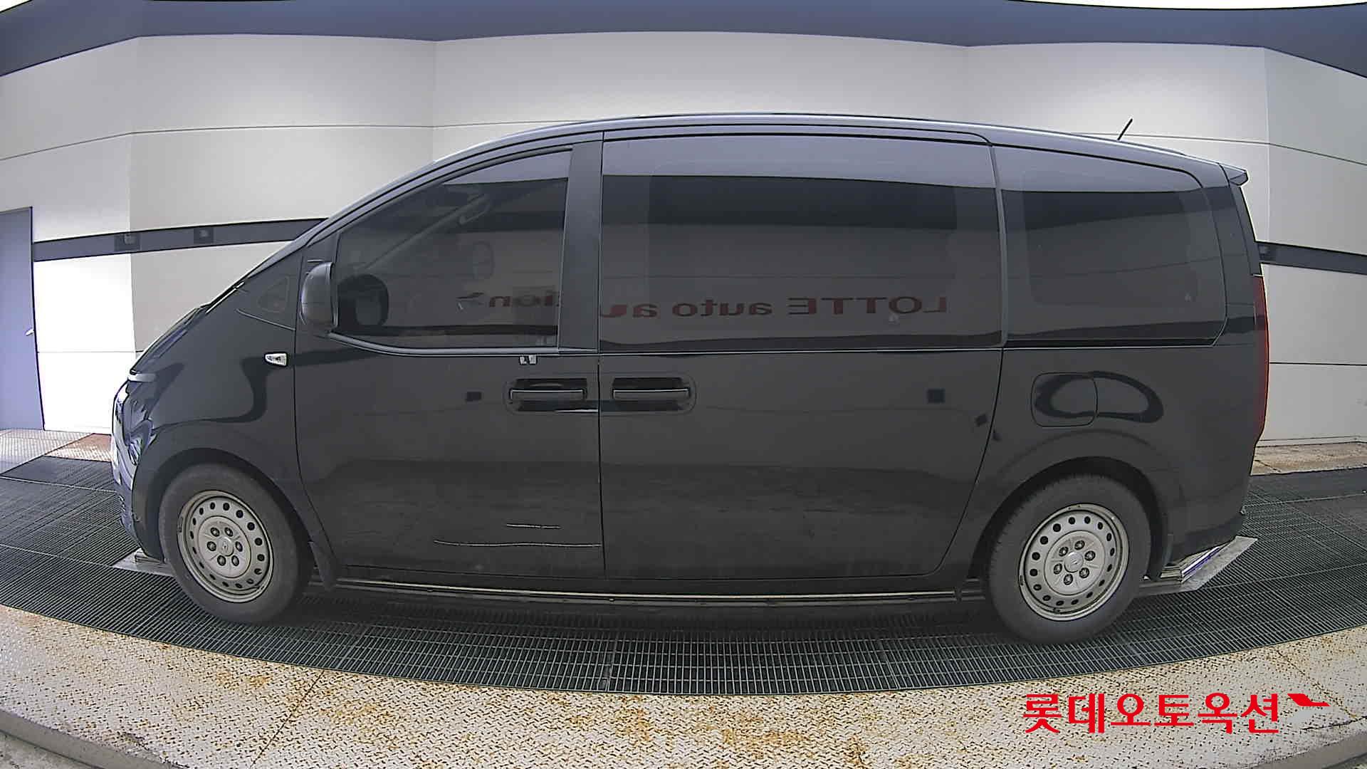 2022 - hyundai staria