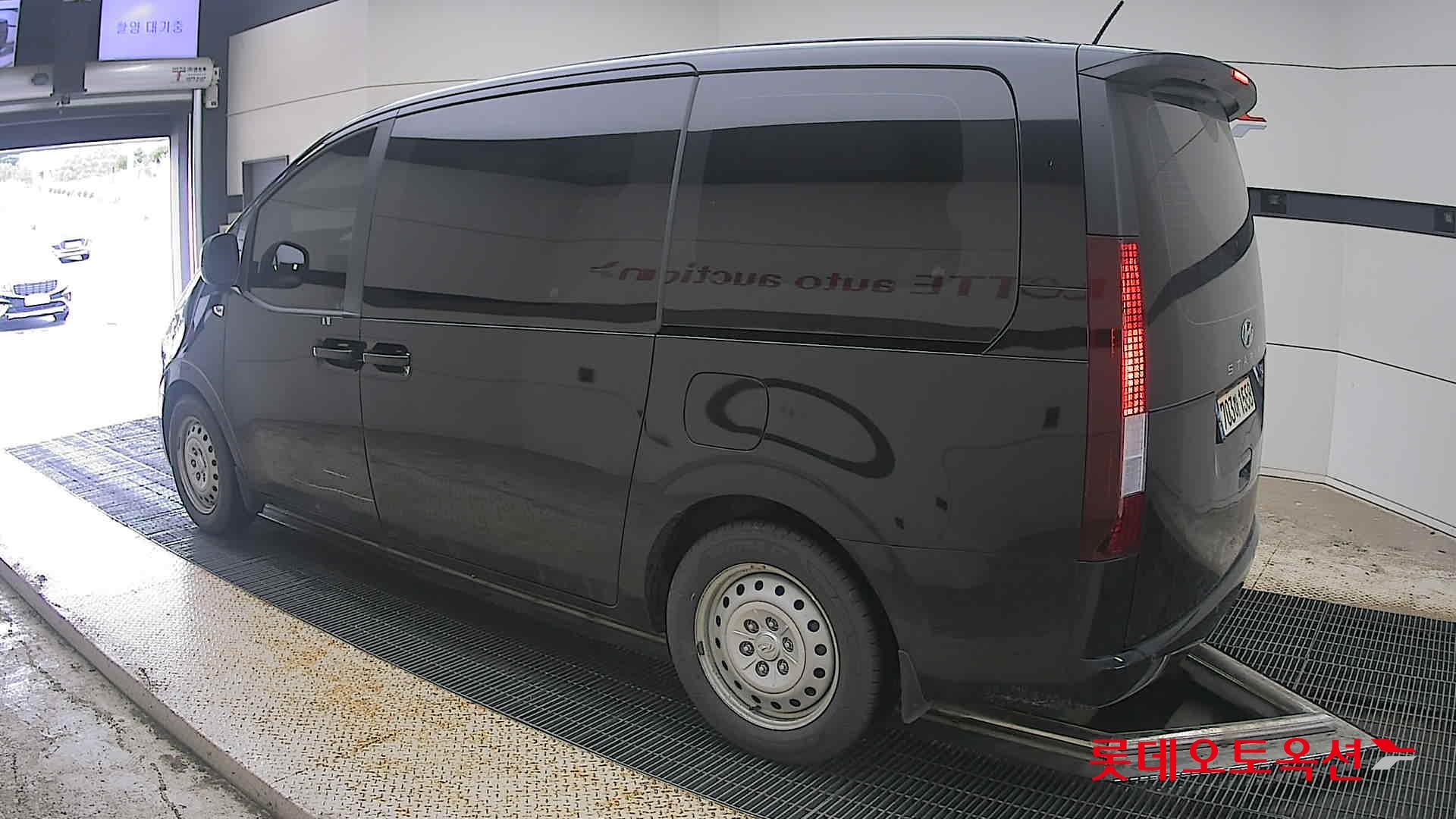 2022 - hyundai staria