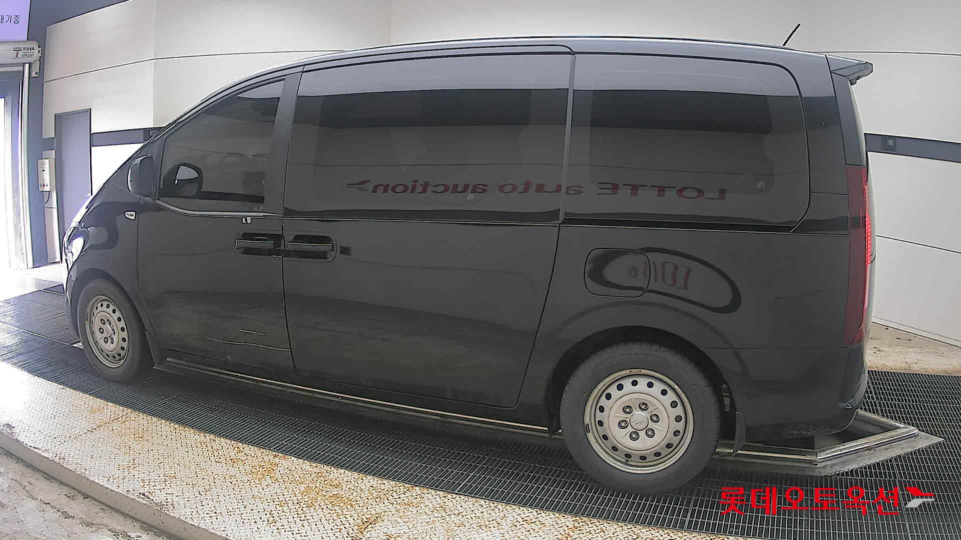 2022 - hyundai staria