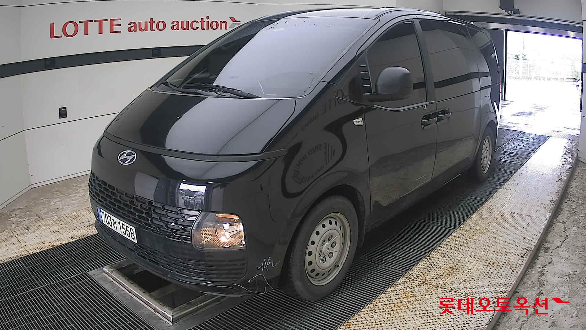 2022 - hyundai staria