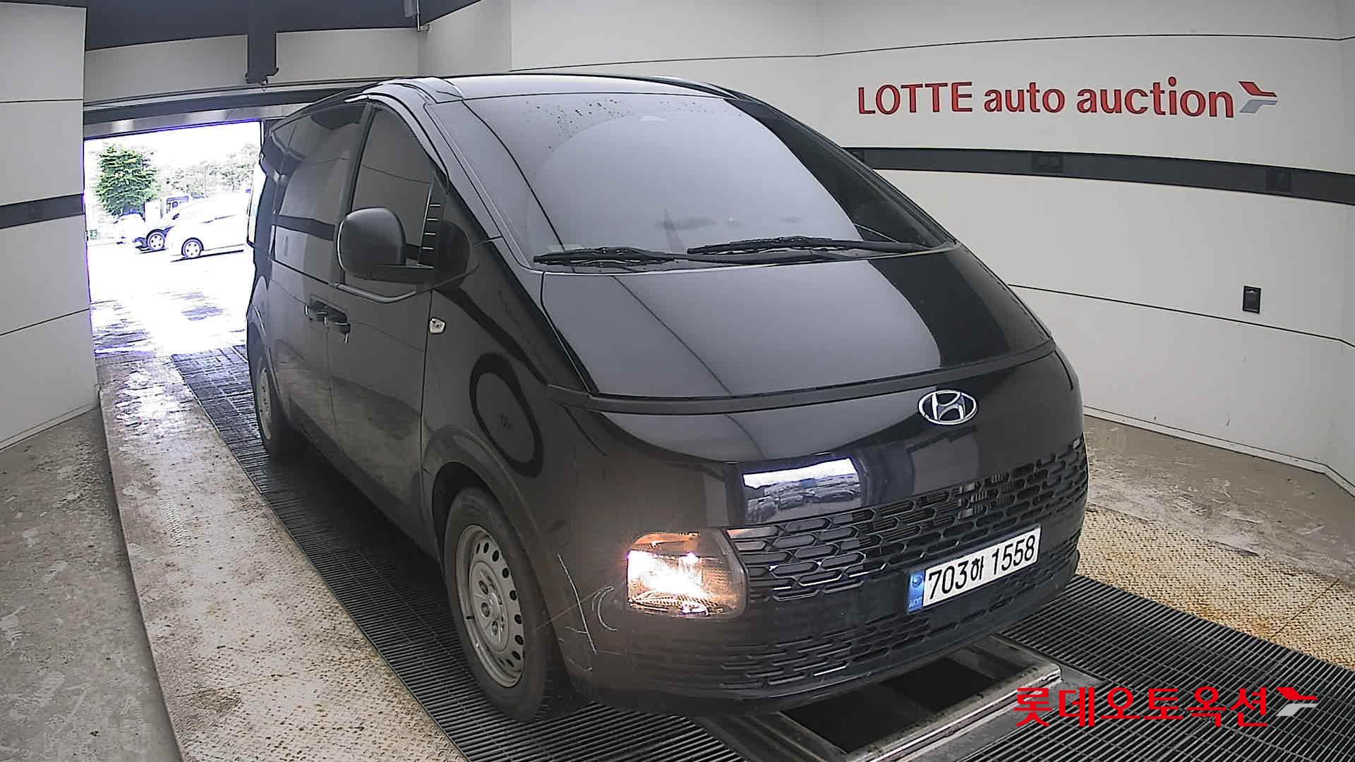 2022 - hyundai staria