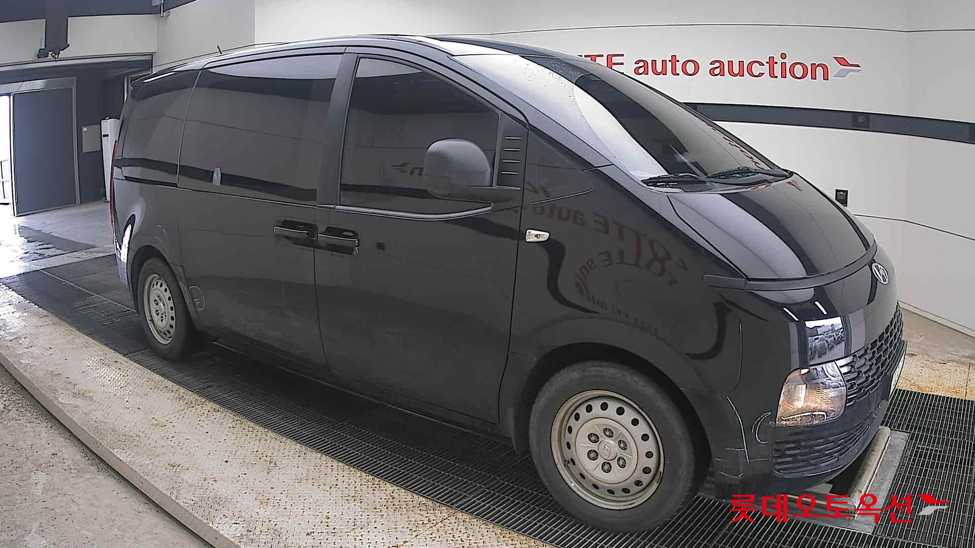 2022 - hyundai staria
