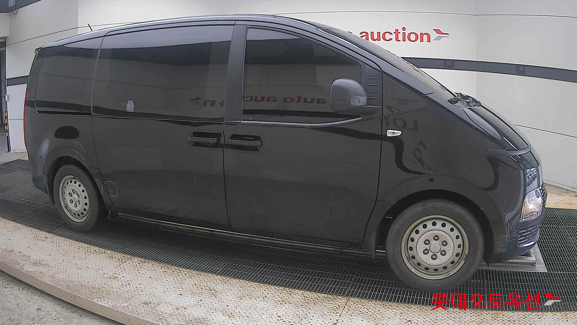 2022 - hyundai staria
