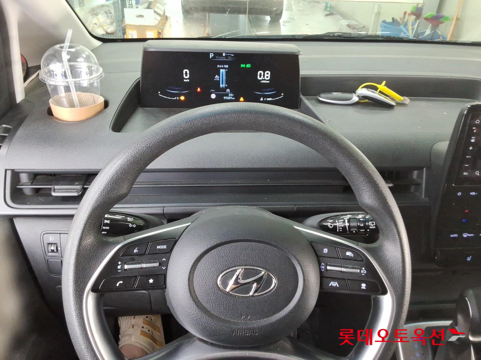 2022 - hyundai staria