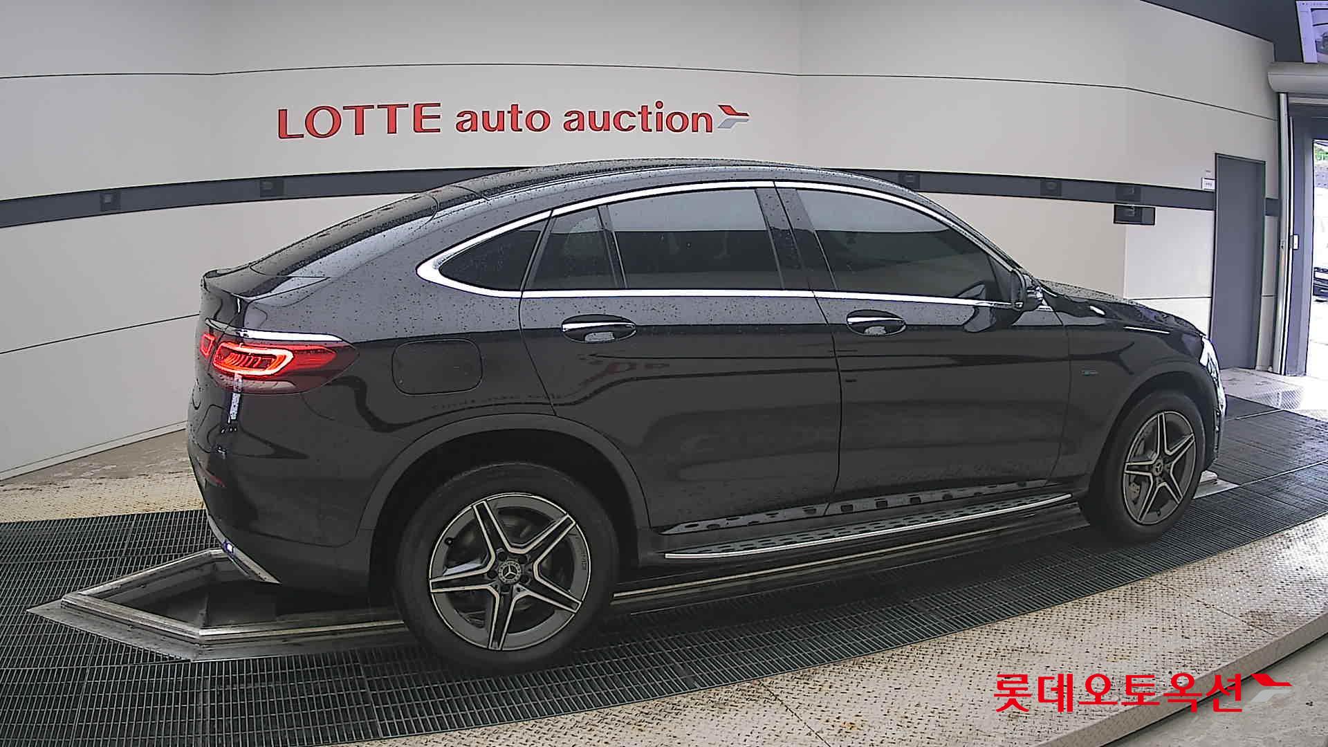 2021 - mercedes-benz glc300