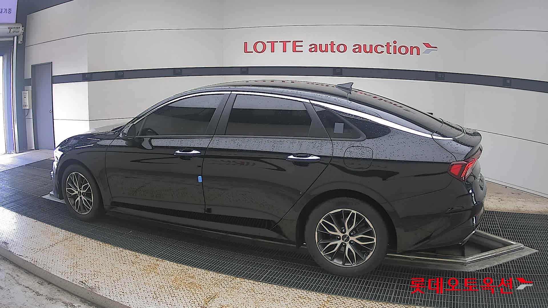 2022 - kia k5