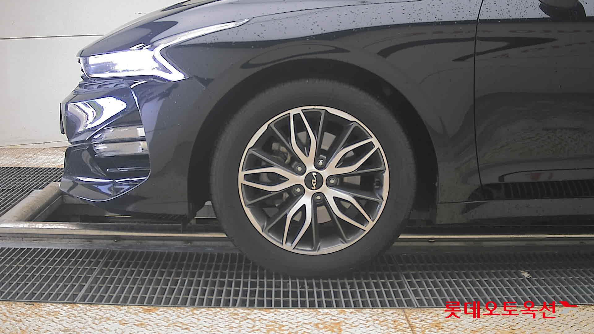 2022 - kia k5