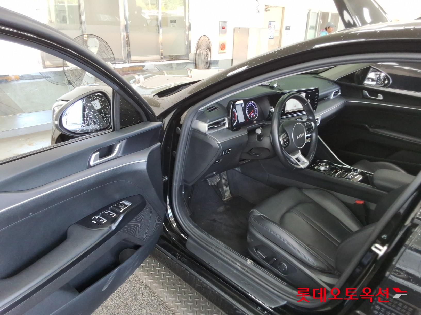 2022 - kia k5