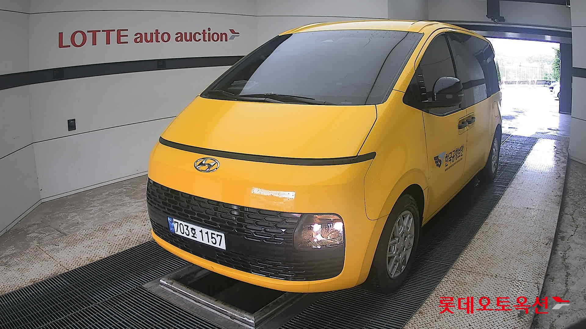 2023 - hyundai staria