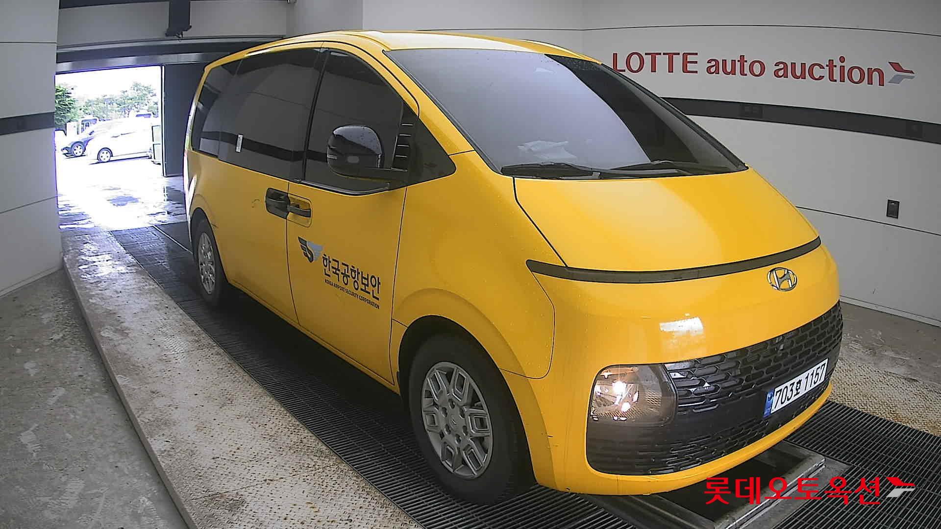 2023 - hyundai staria