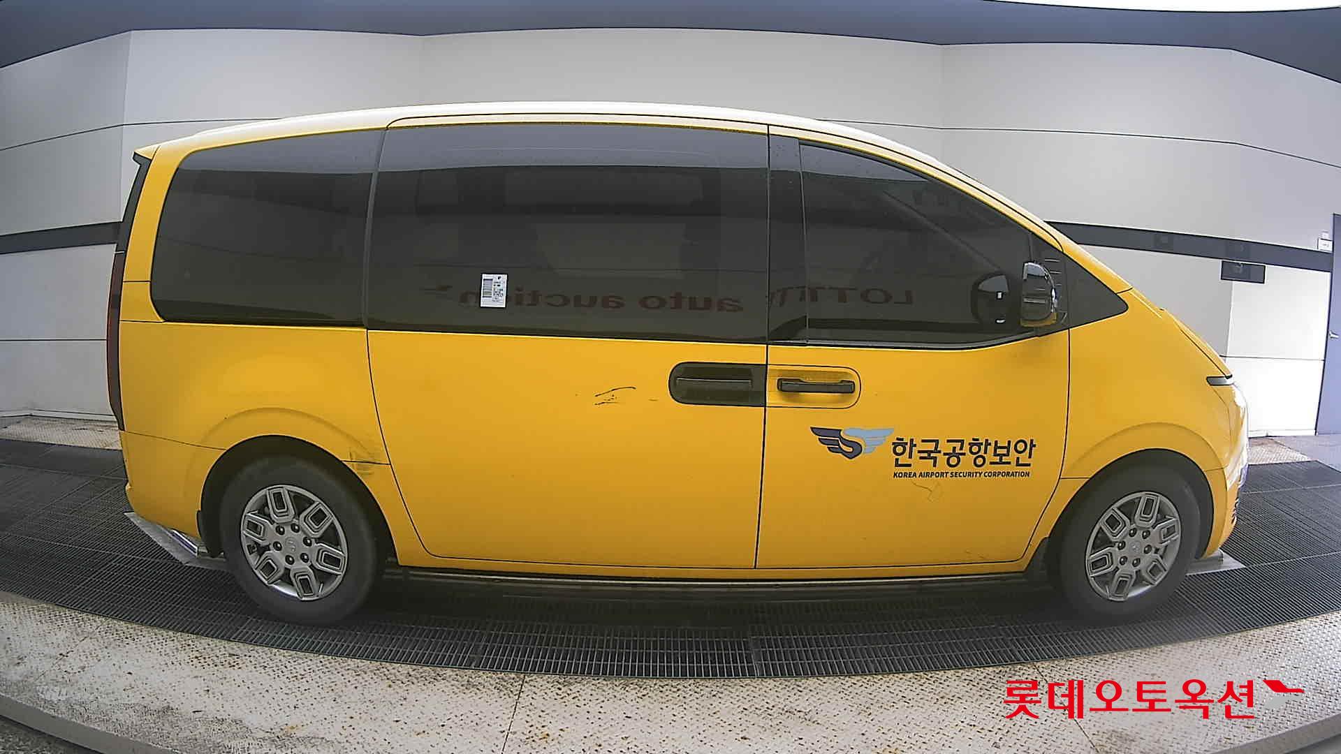 2023 - hyundai staria