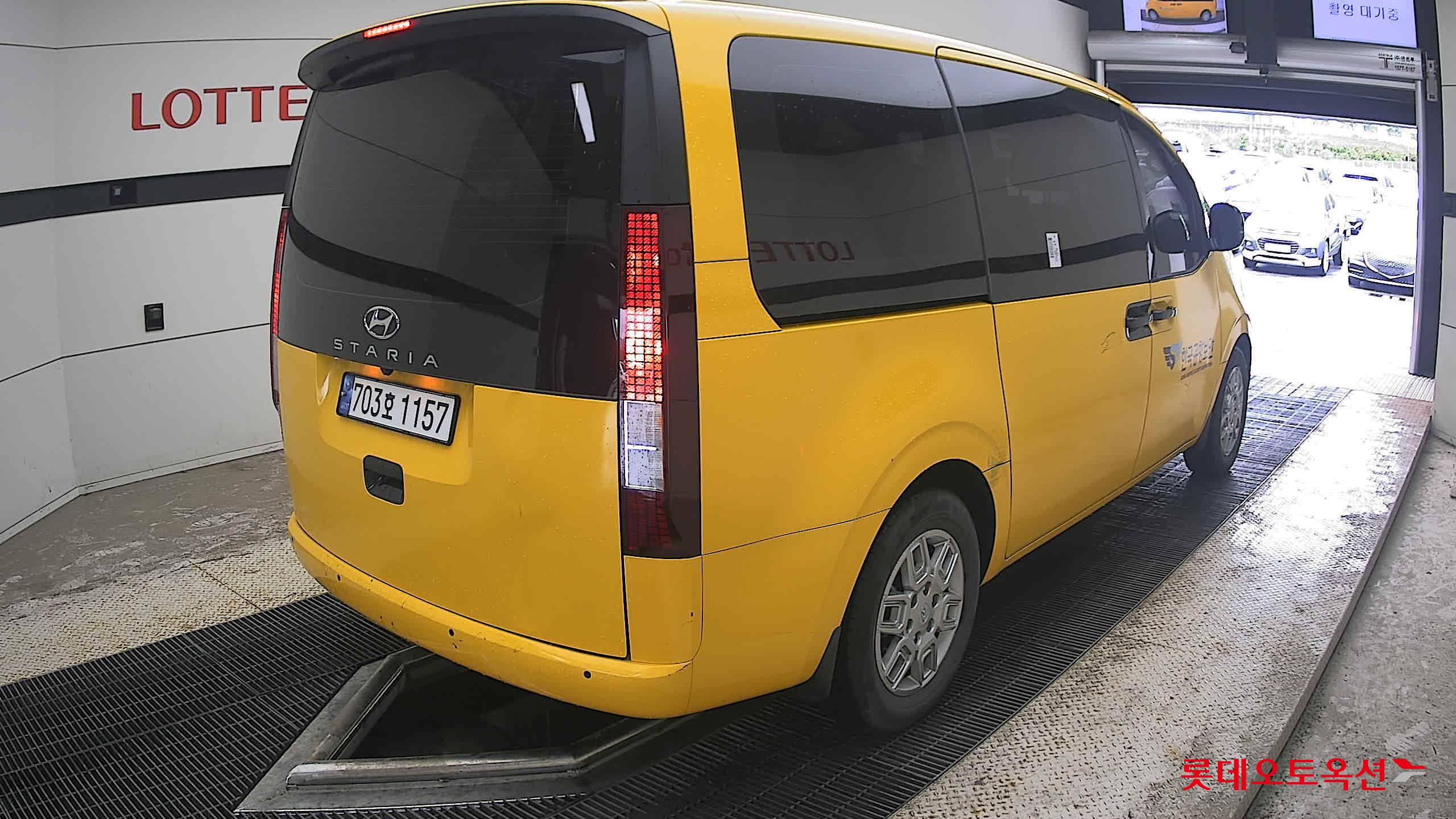 2023 - hyundai staria