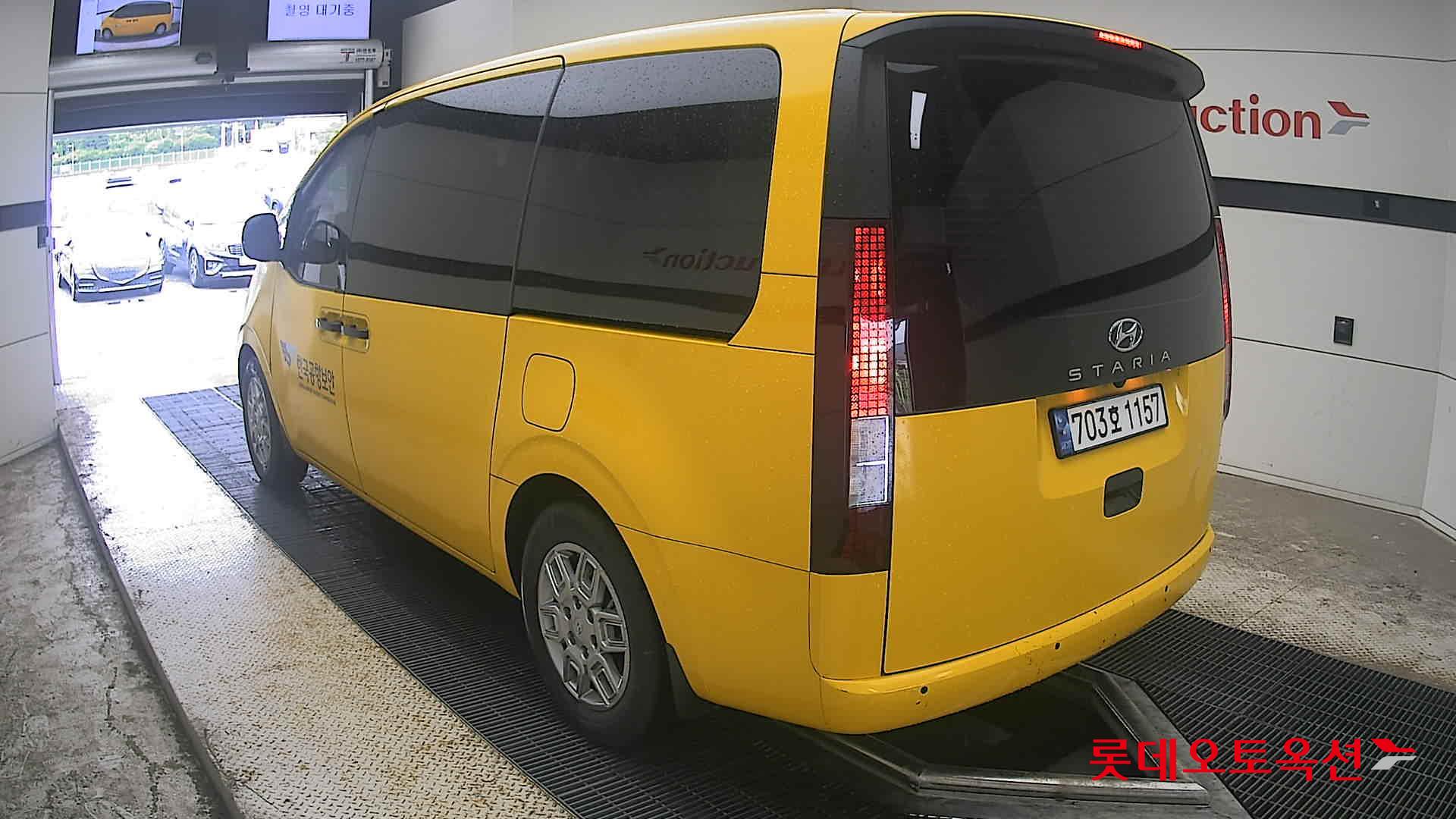 2023 - hyundai staria
