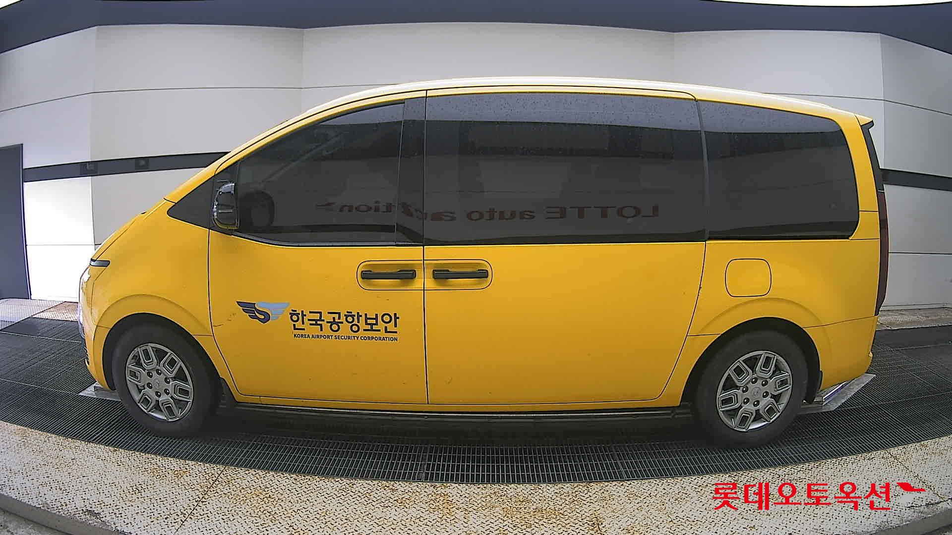 2023 - hyundai staria