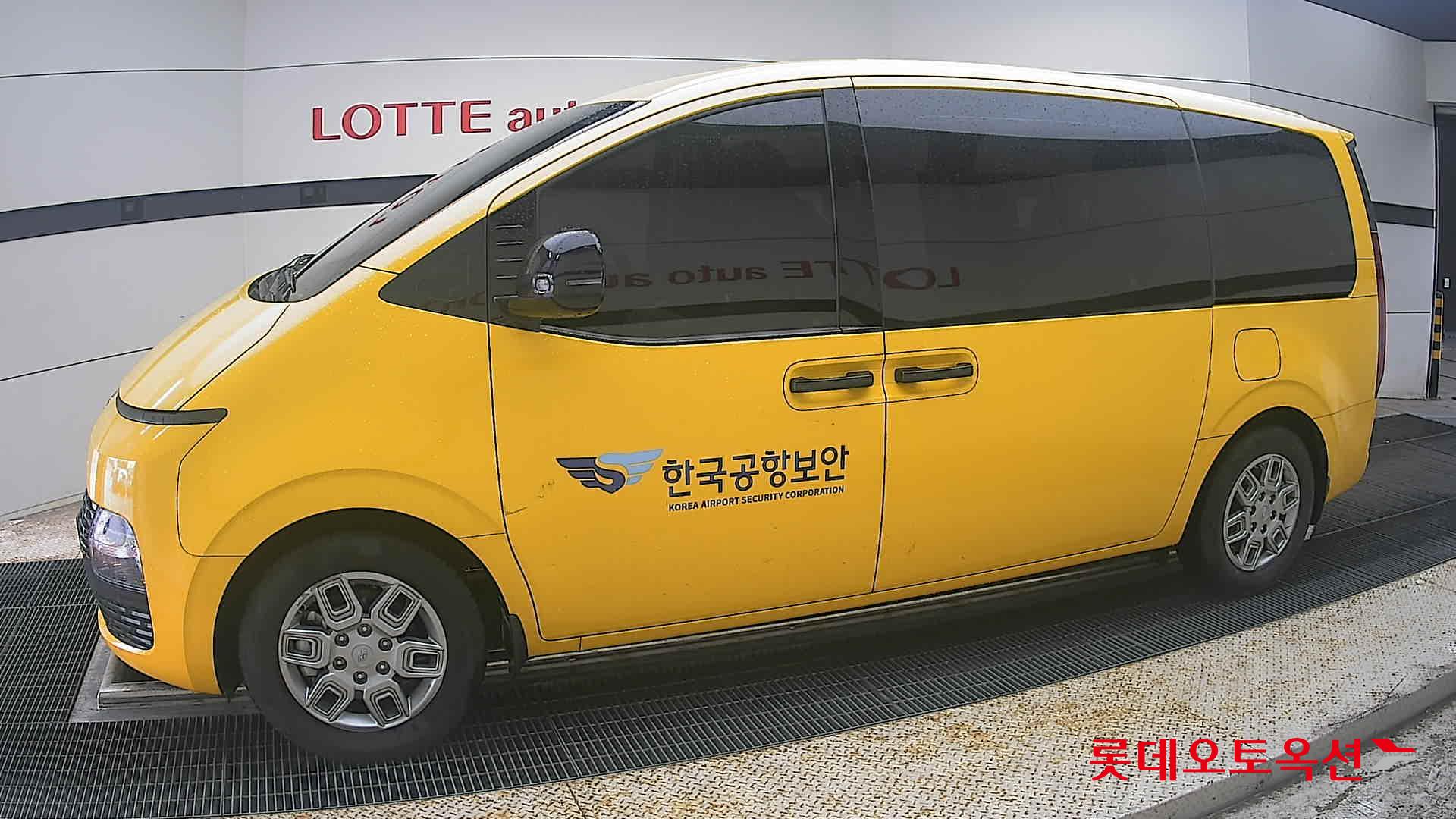 2023 - hyundai staria