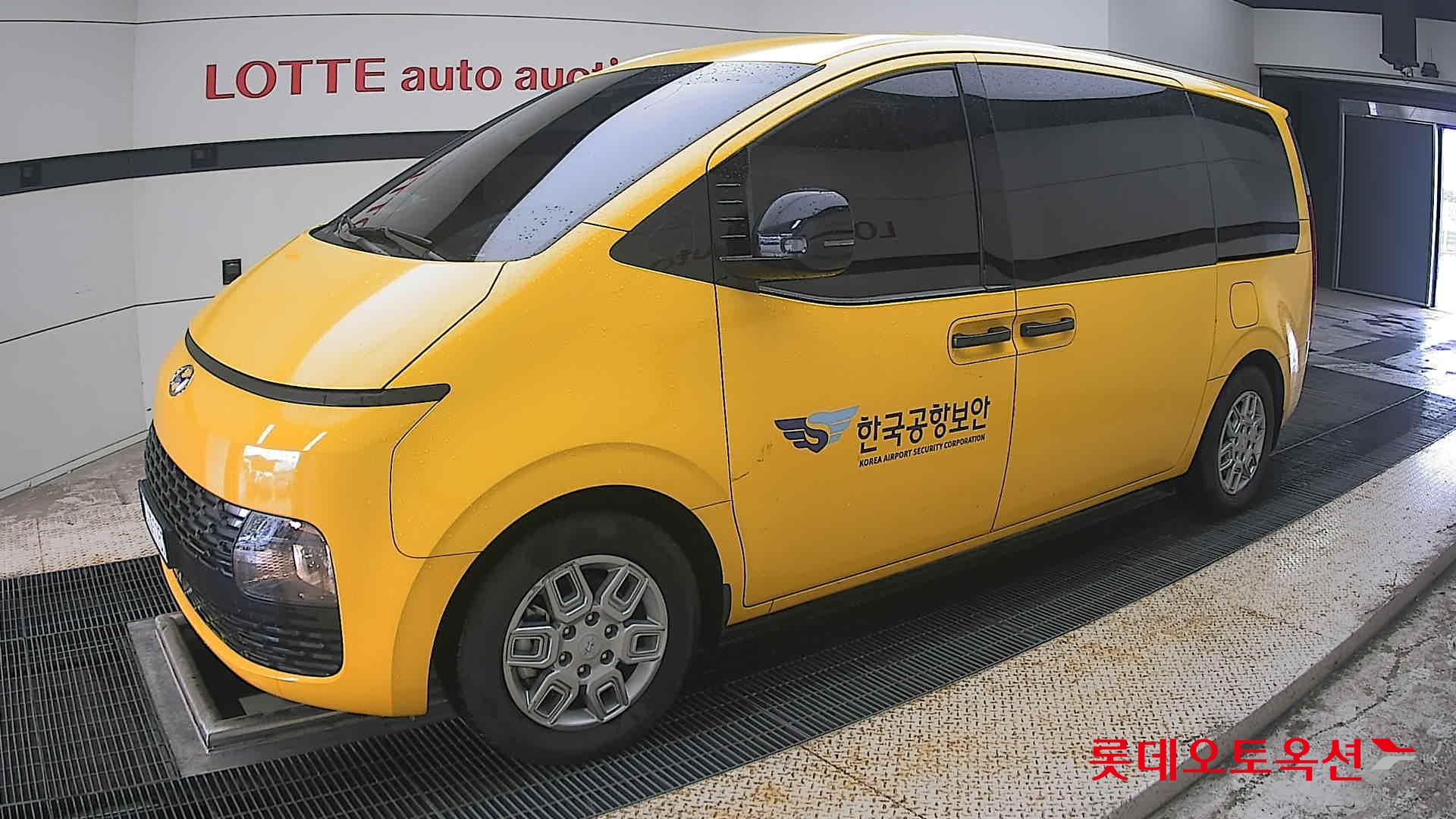 2023 - hyundai staria
