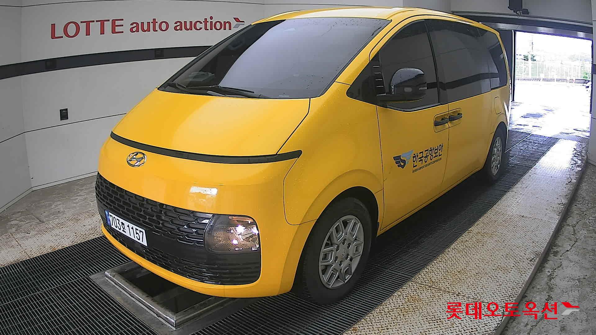 2023 - hyundai staria