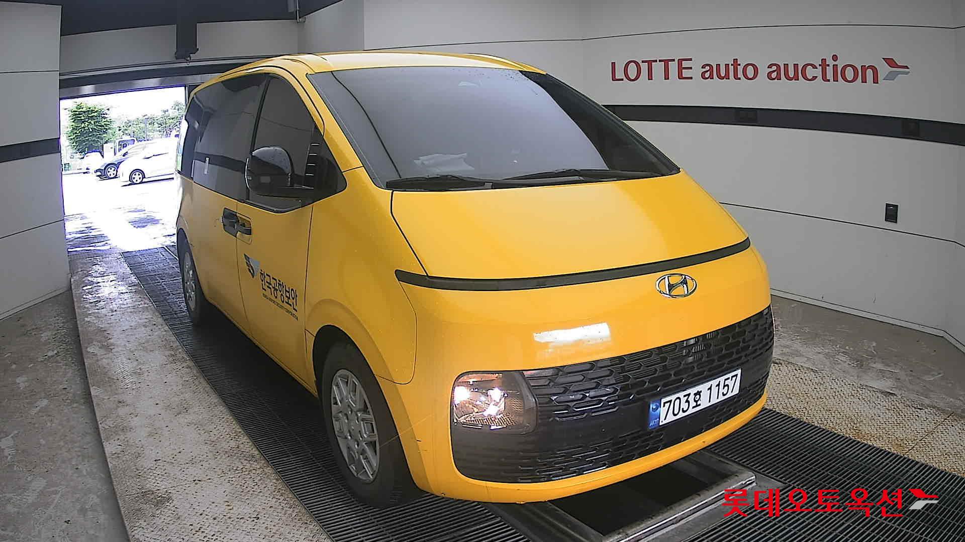 2023 - hyundai staria
