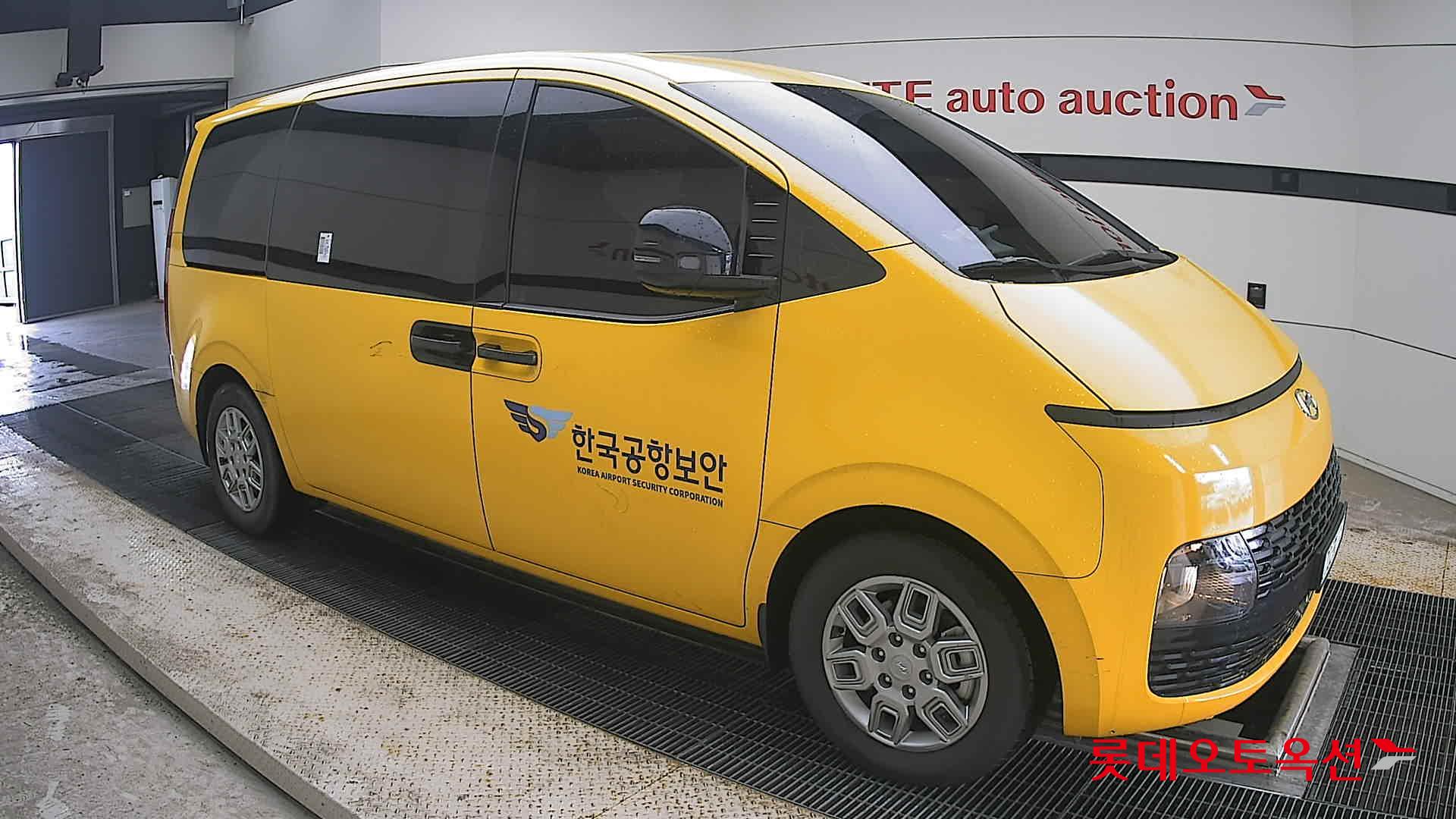 2023 - hyundai staria