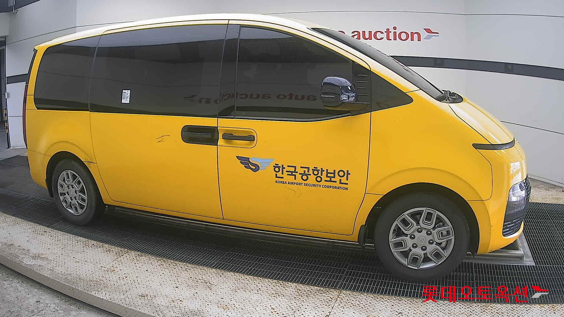2023 - hyundai staria