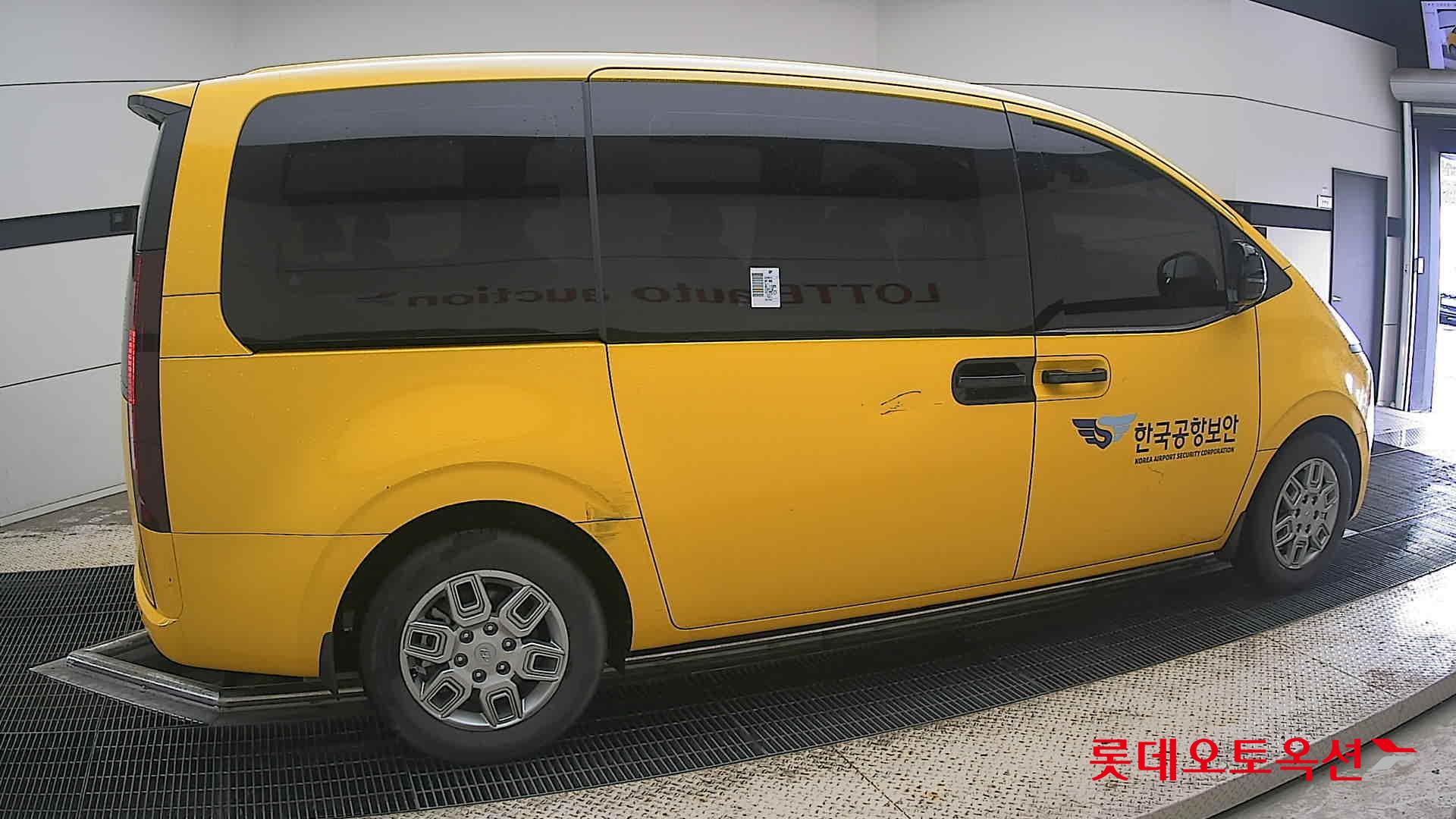 2023 - hyundai staria