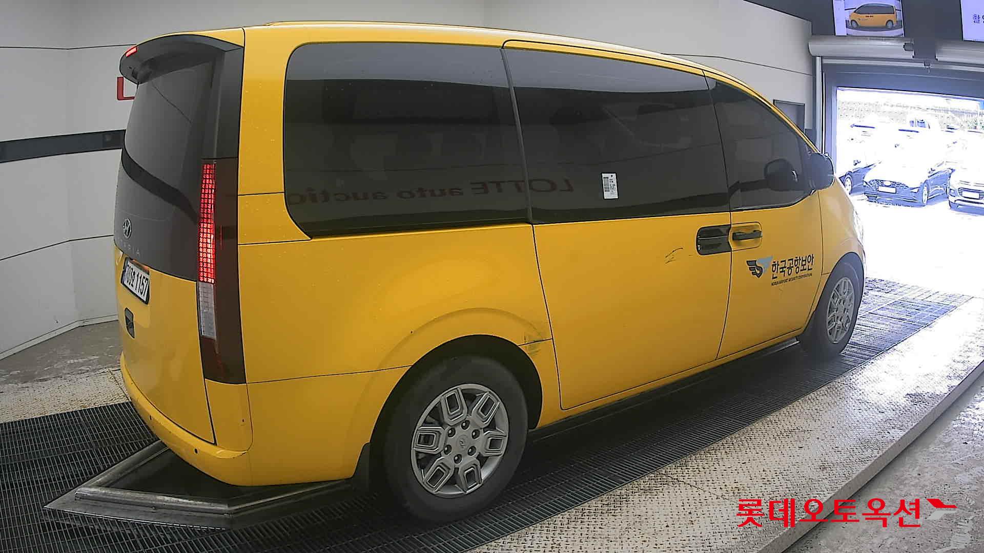 2023 - hyundai staria