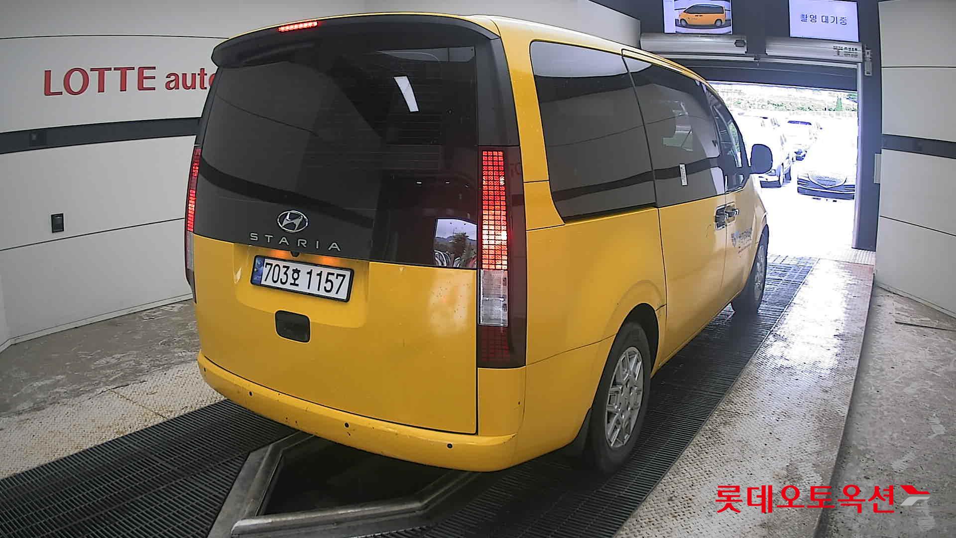 2023 - hyundai staria