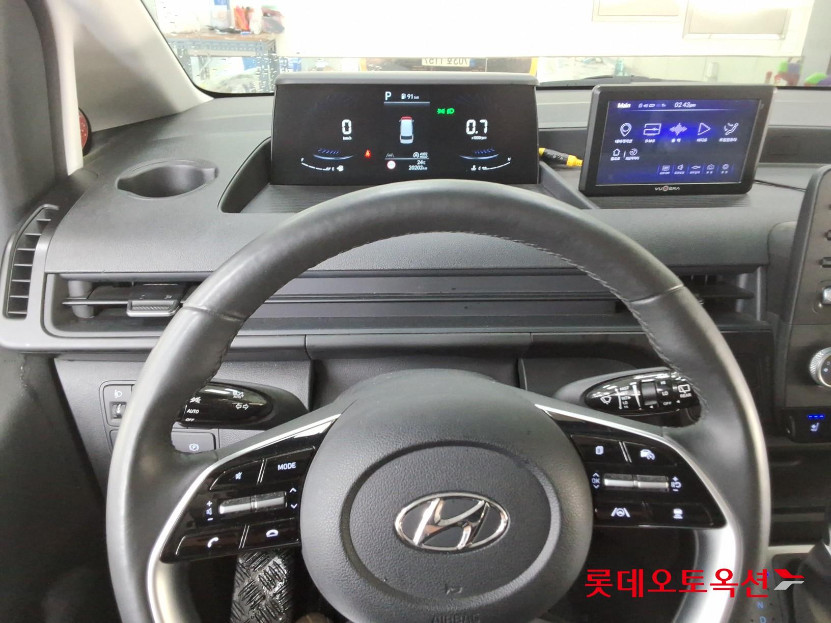 2023 - hyundai staria