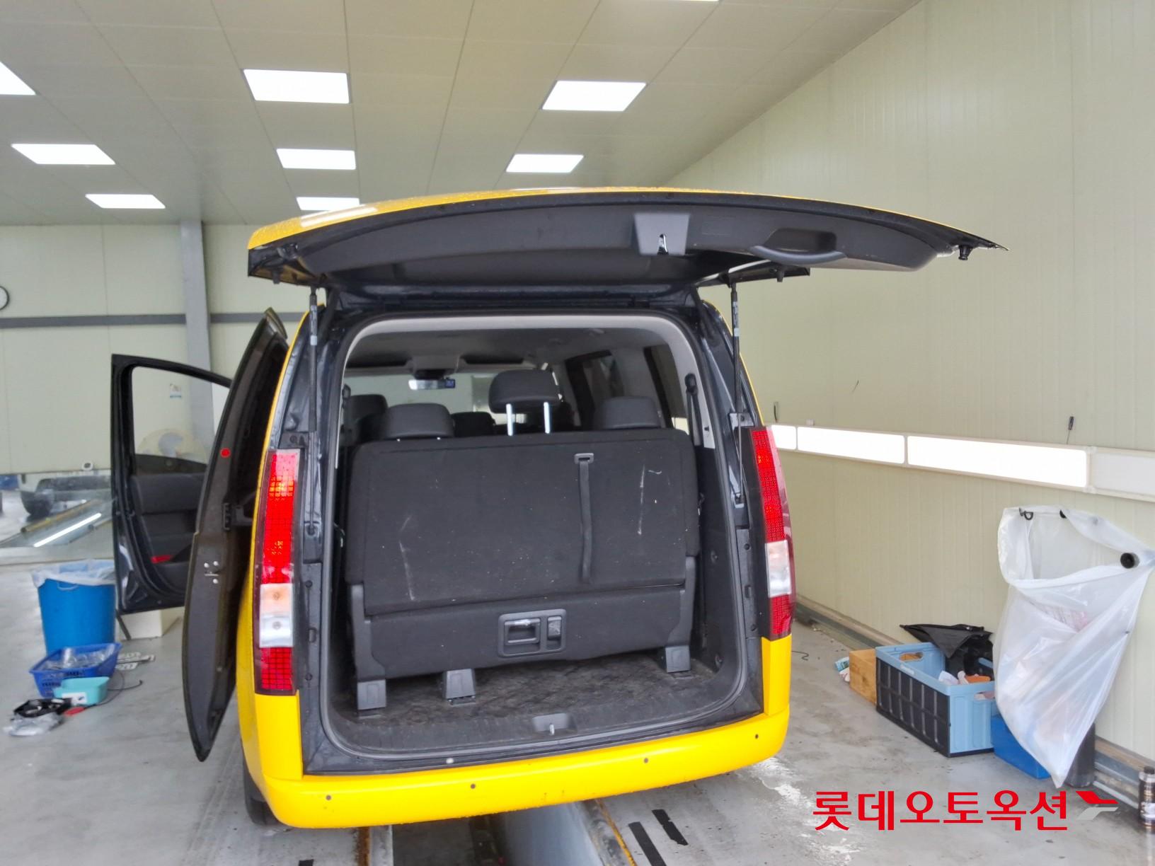 2023 - hyundai staria
