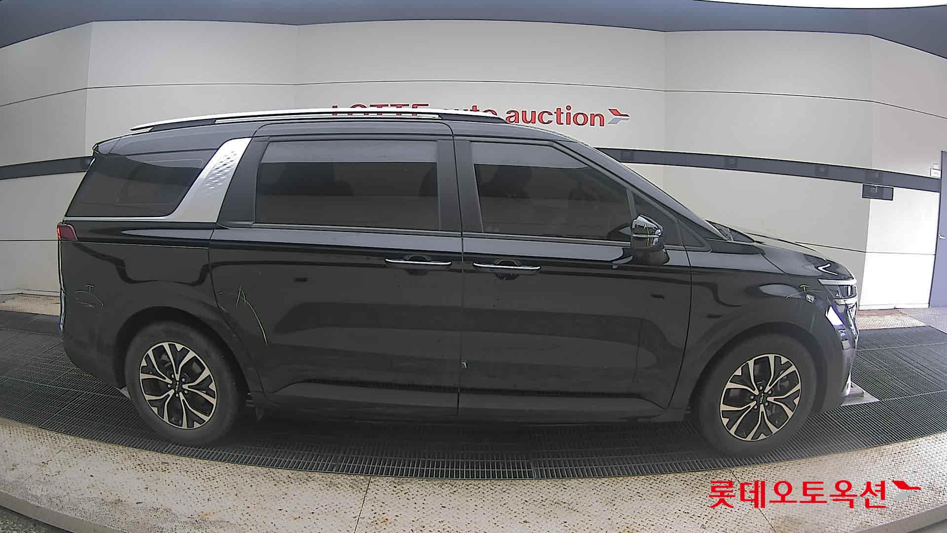 2023 - kia carnival