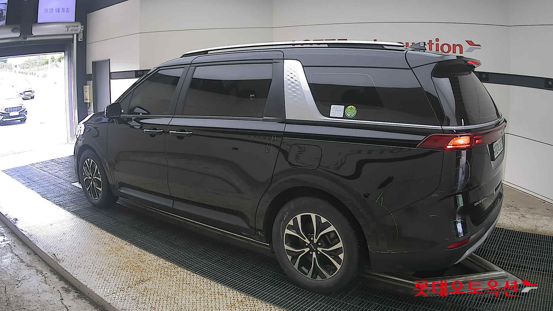 2023 - kia carnival
