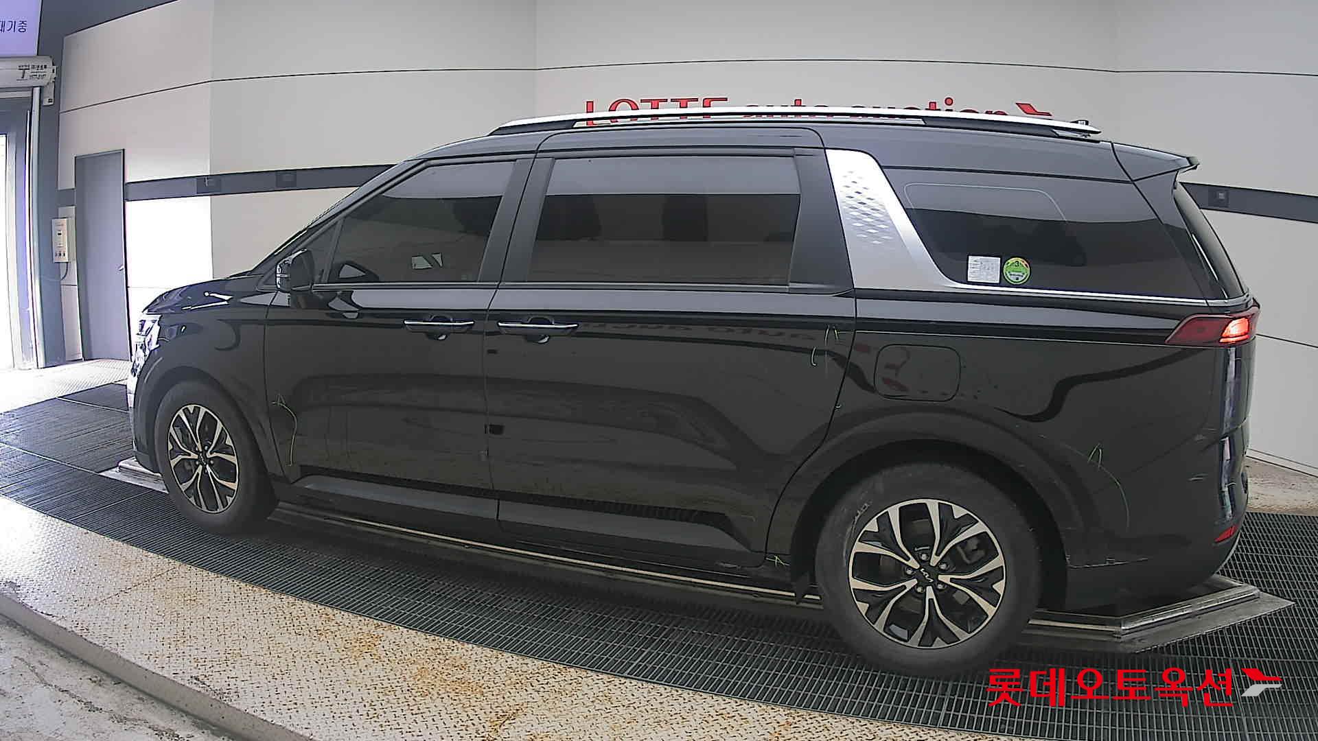 2023 - kia carnival