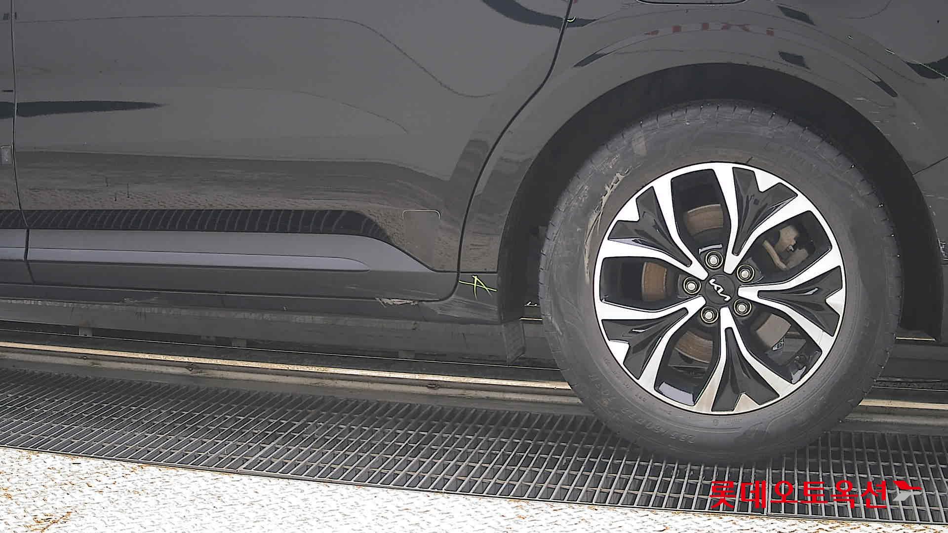2023 - kia carnival