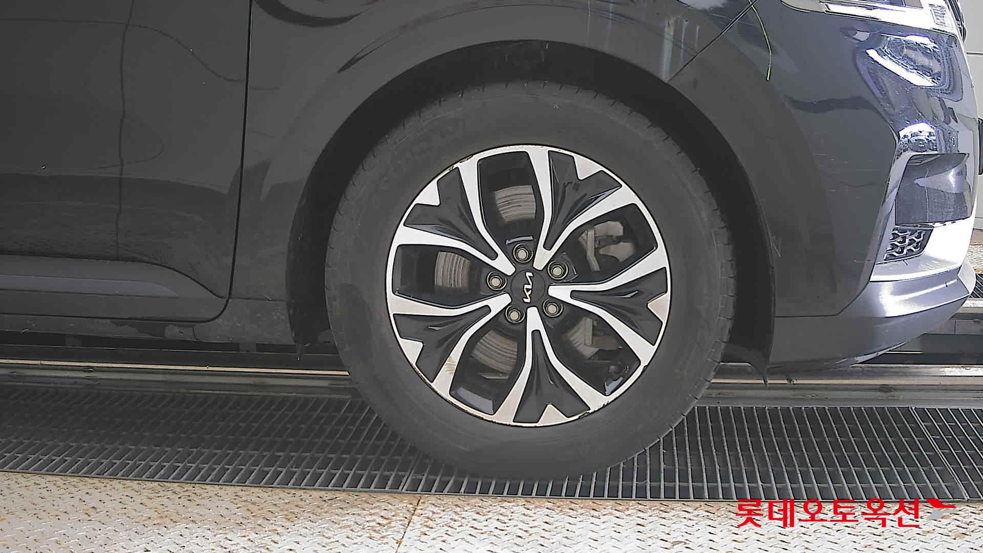 2023 - kia carnival