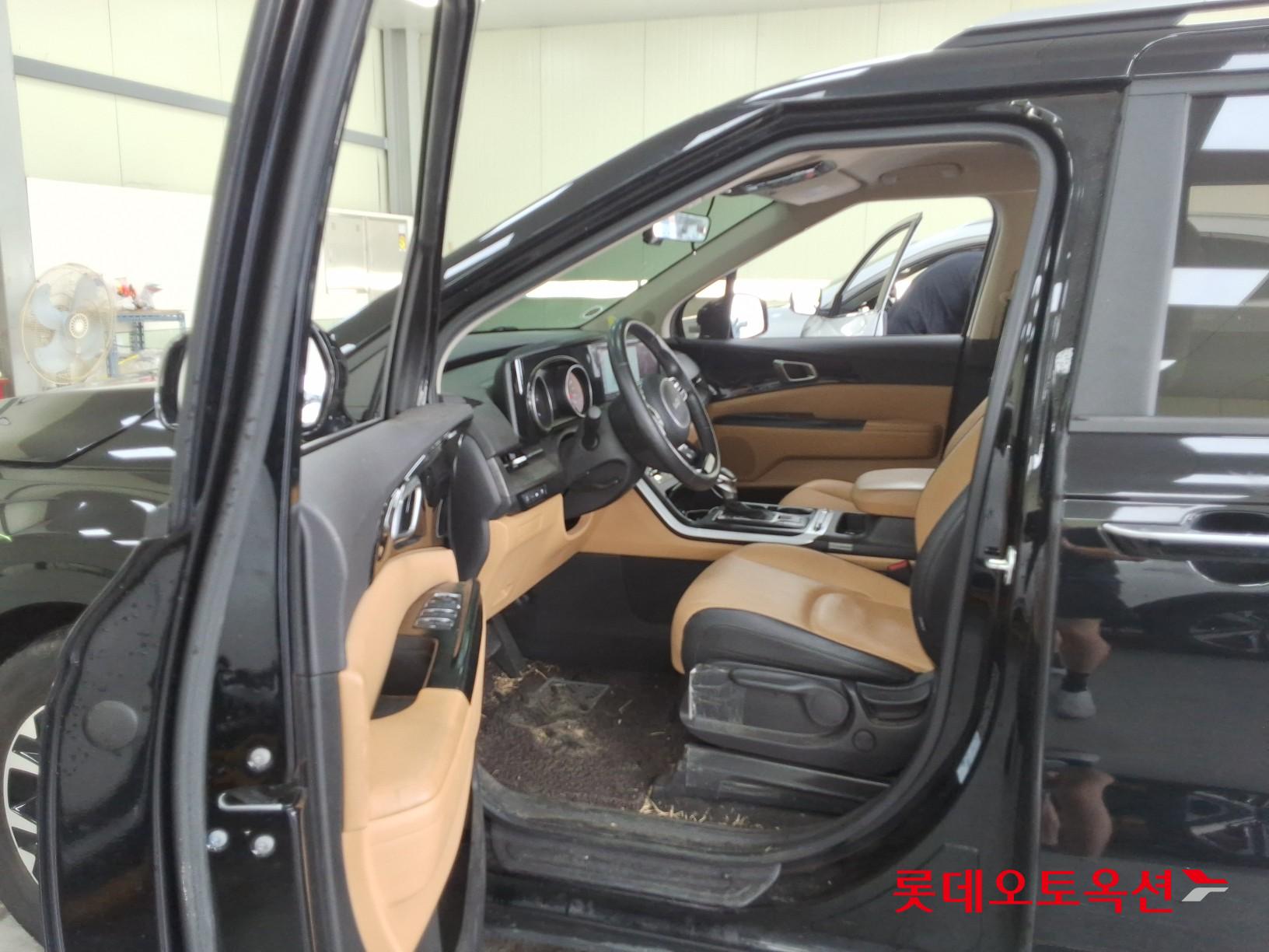 2023 - kia carnival