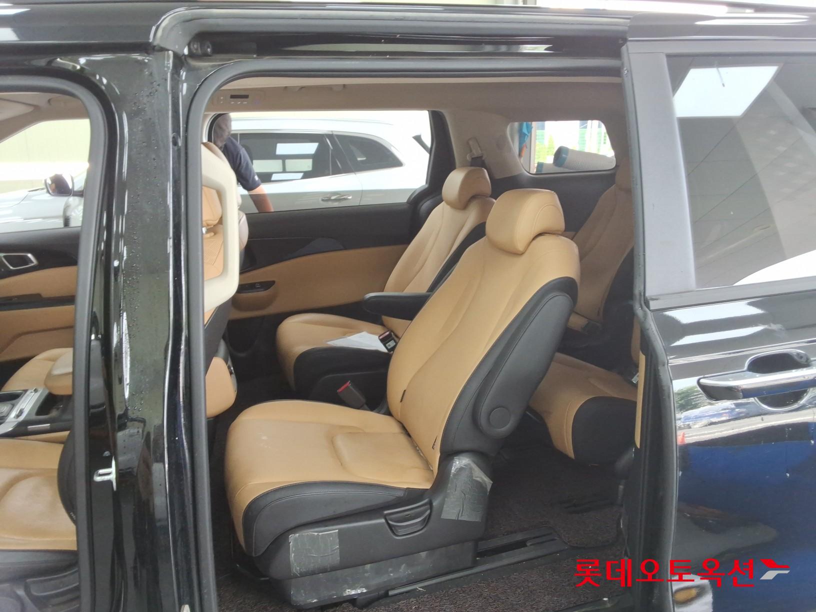 2023 - kia carnival