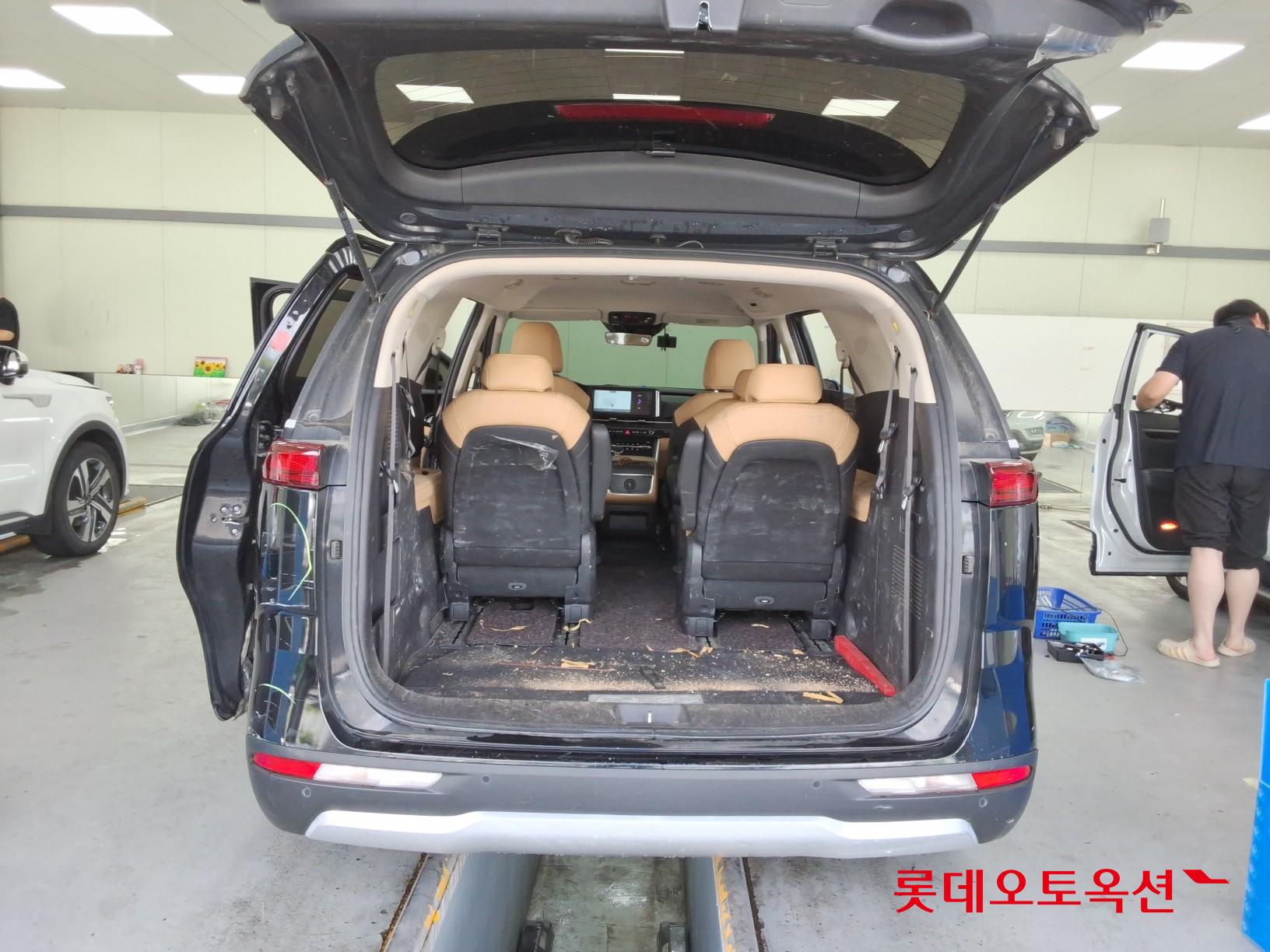 2023 - kia carnival