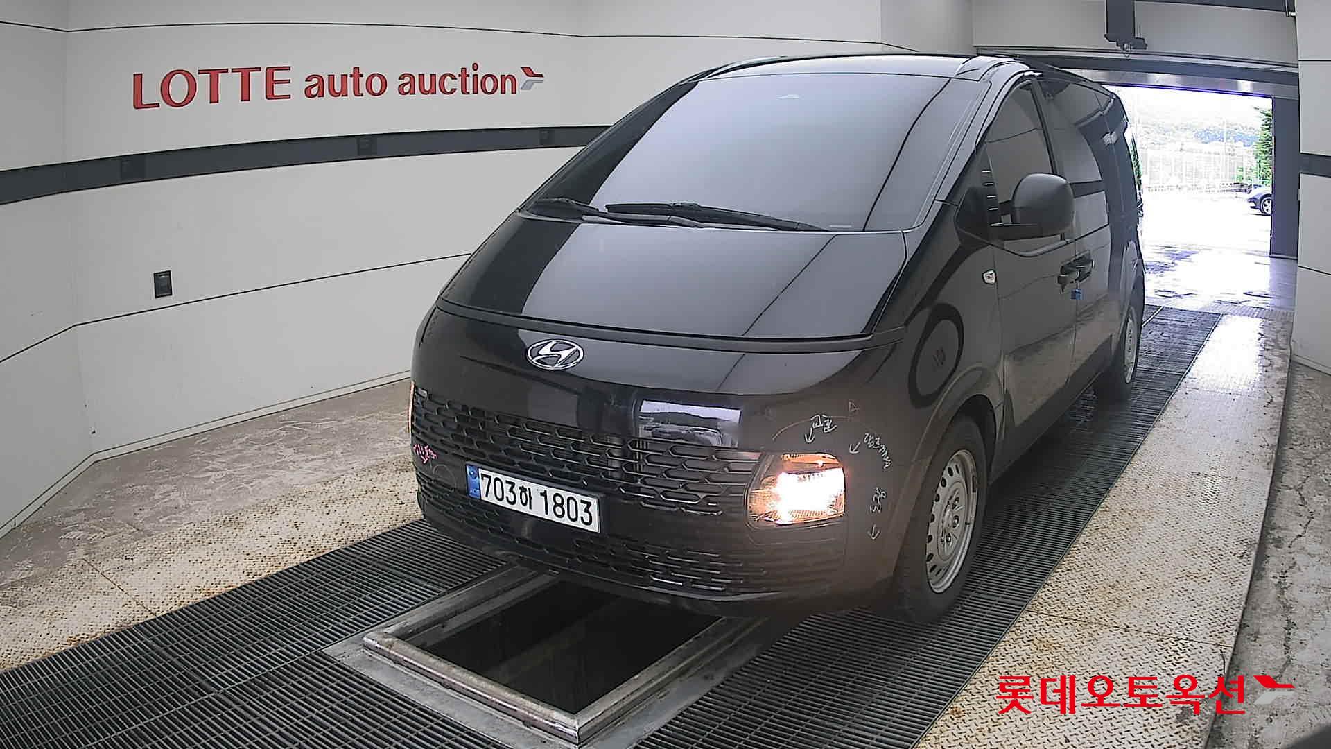 2023 - hyundai staria